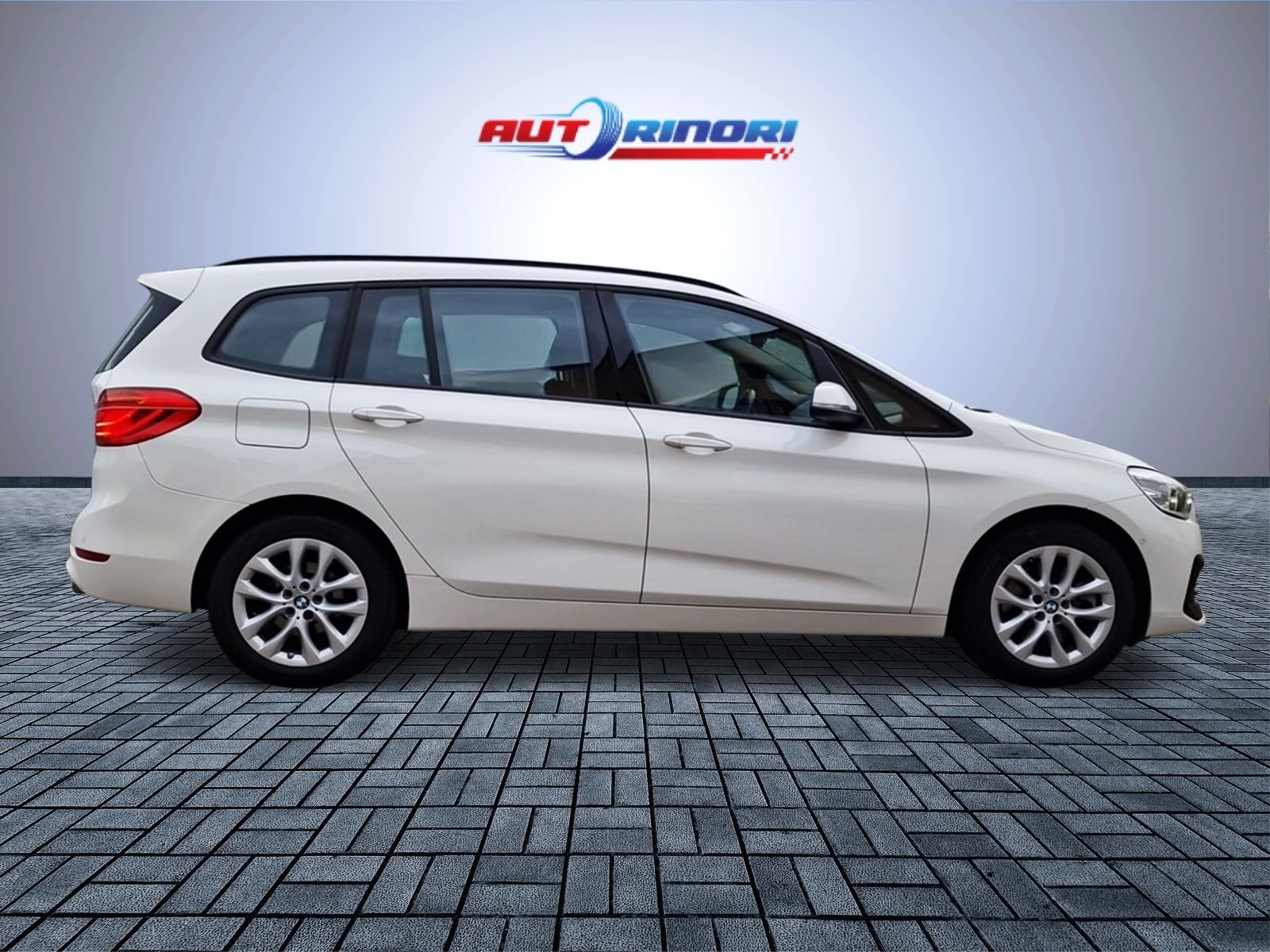 BMW 218d xDrive Gran Tourer Steptronic-image-1