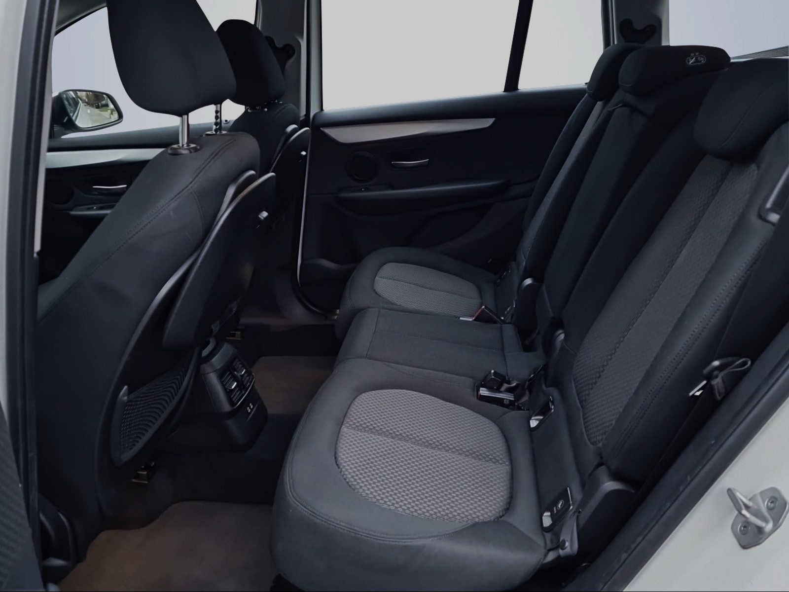 BMW 218d xDrive Gran Tourer Steptronic-image-12