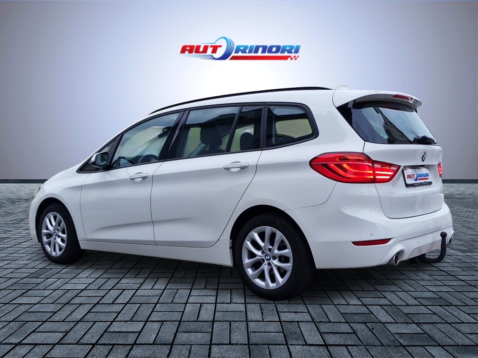 BMW 218d xDrive Gran Tourer Steptronic-image-2
