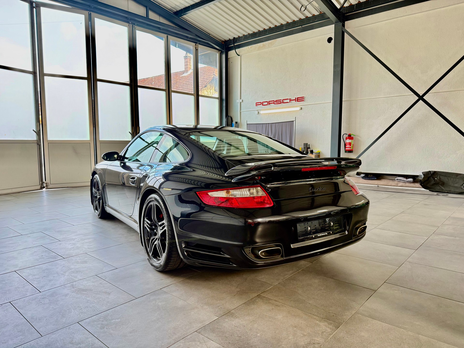 PORSCHE 911 Turbo-image-1