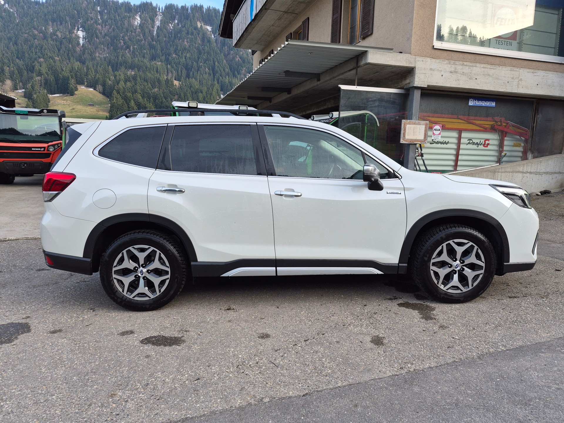 SUBARU Forester 2.0i e-Boxer Swiss Plus Lineartronic-showroom-element-3