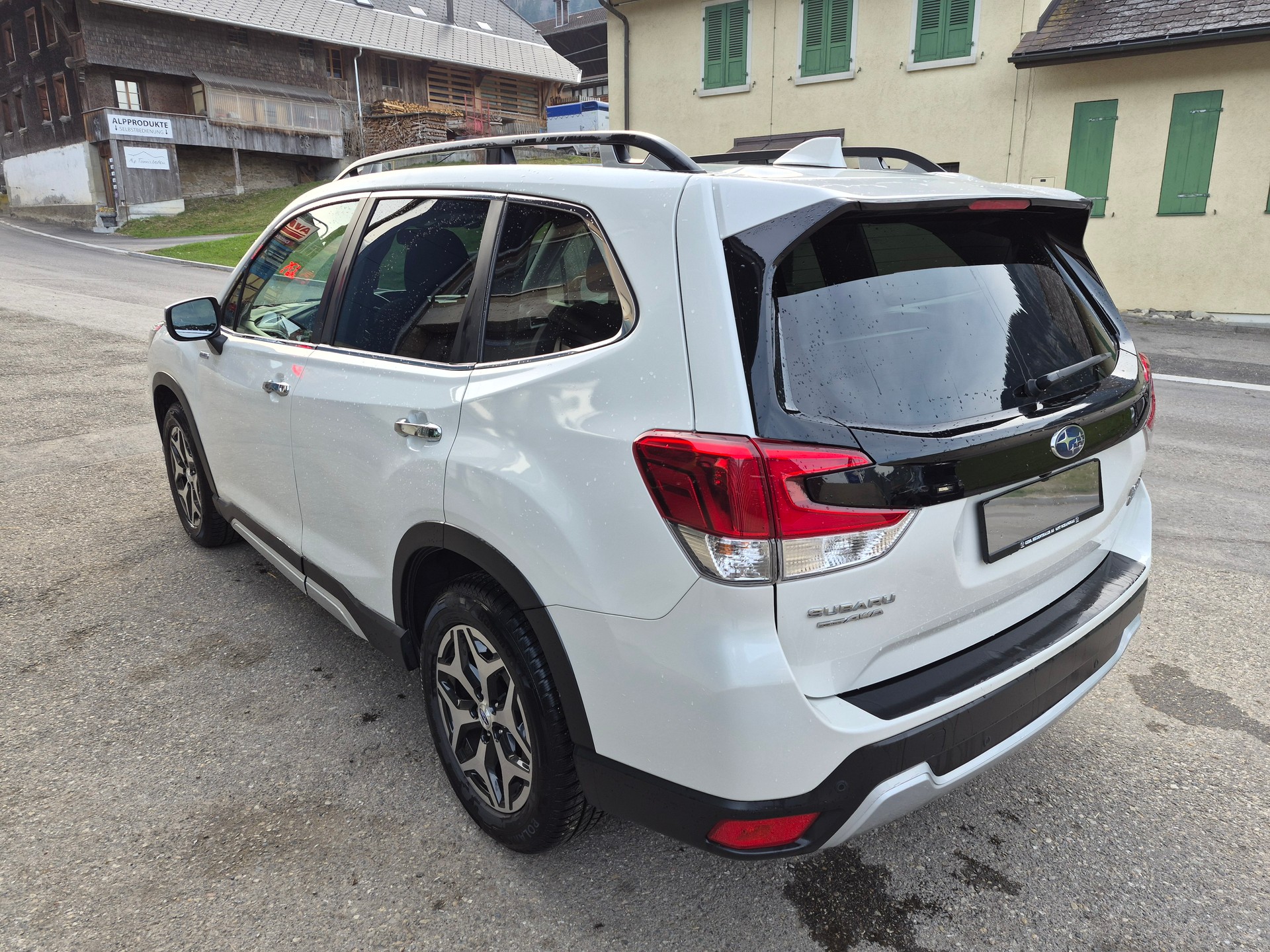 SUBARU Forester 2.0i e-Boxer Swiss Plus Lineartronic-image-6