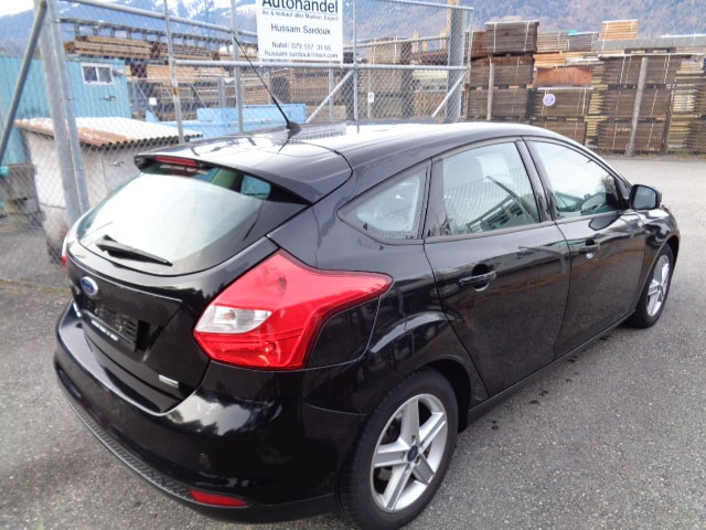 FORD Focus 1.0 SCTi Titanium-image-3
