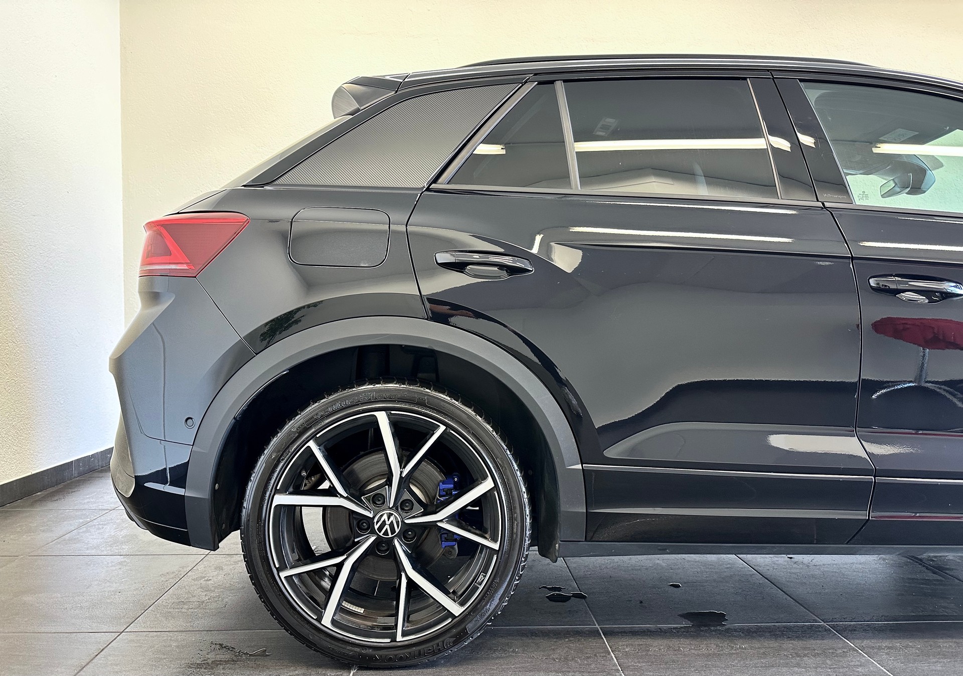 VW T-Roc 2.0 TSI R DSG 4Motion "Akrapovic"-image-5