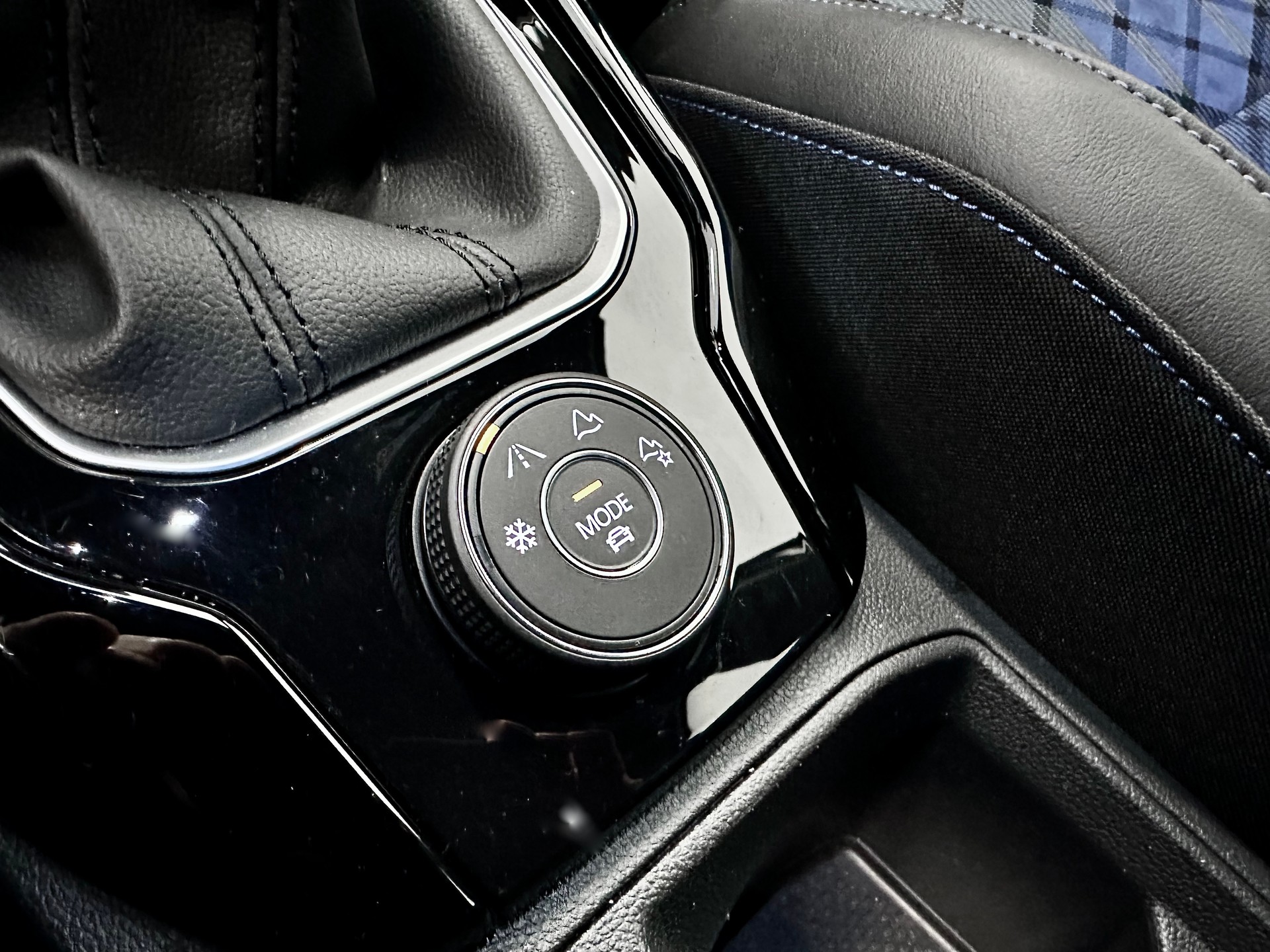 VW T-Roc 2.0 TSI R DSG 4Motion "Akrapovic"-image-22