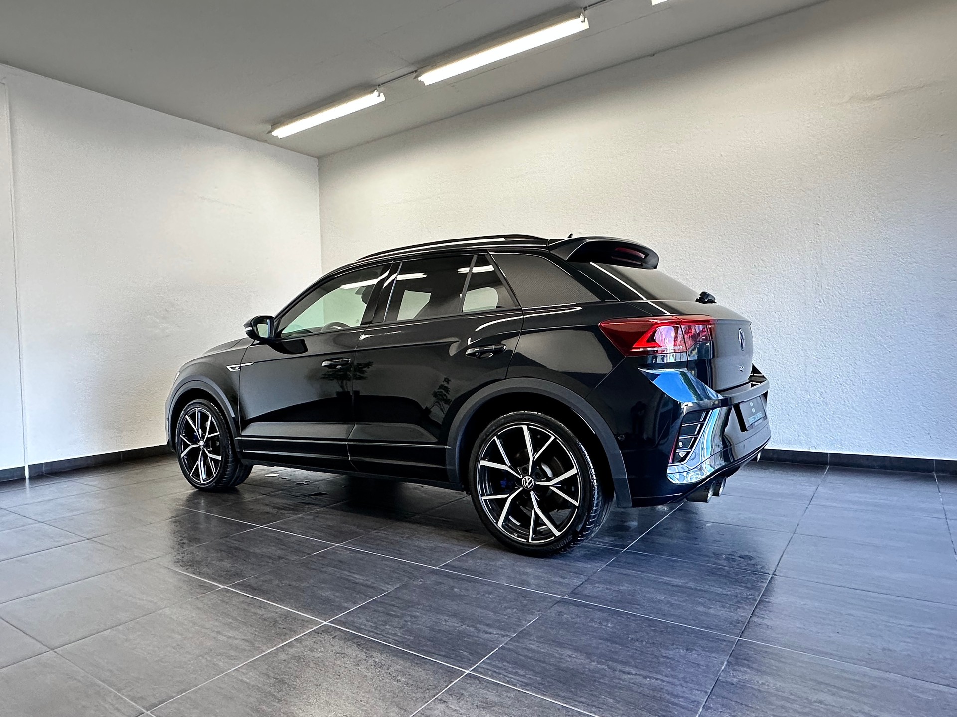 VW T-Roc 2.0 TSI R DSG 4Motion "Akrapovic"-image-7