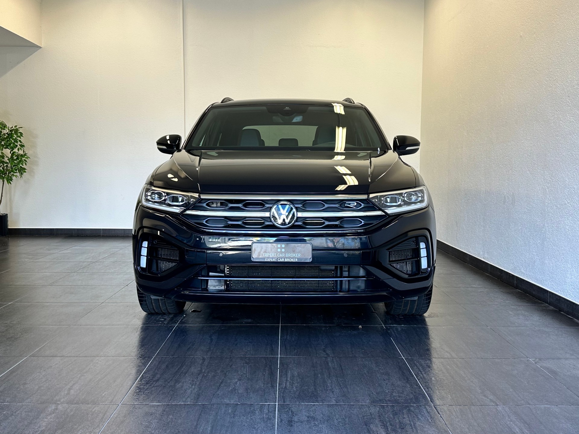 VW T-Roc 2.0 TSI R DSG 4Motion "Akrapovic"-image-2
