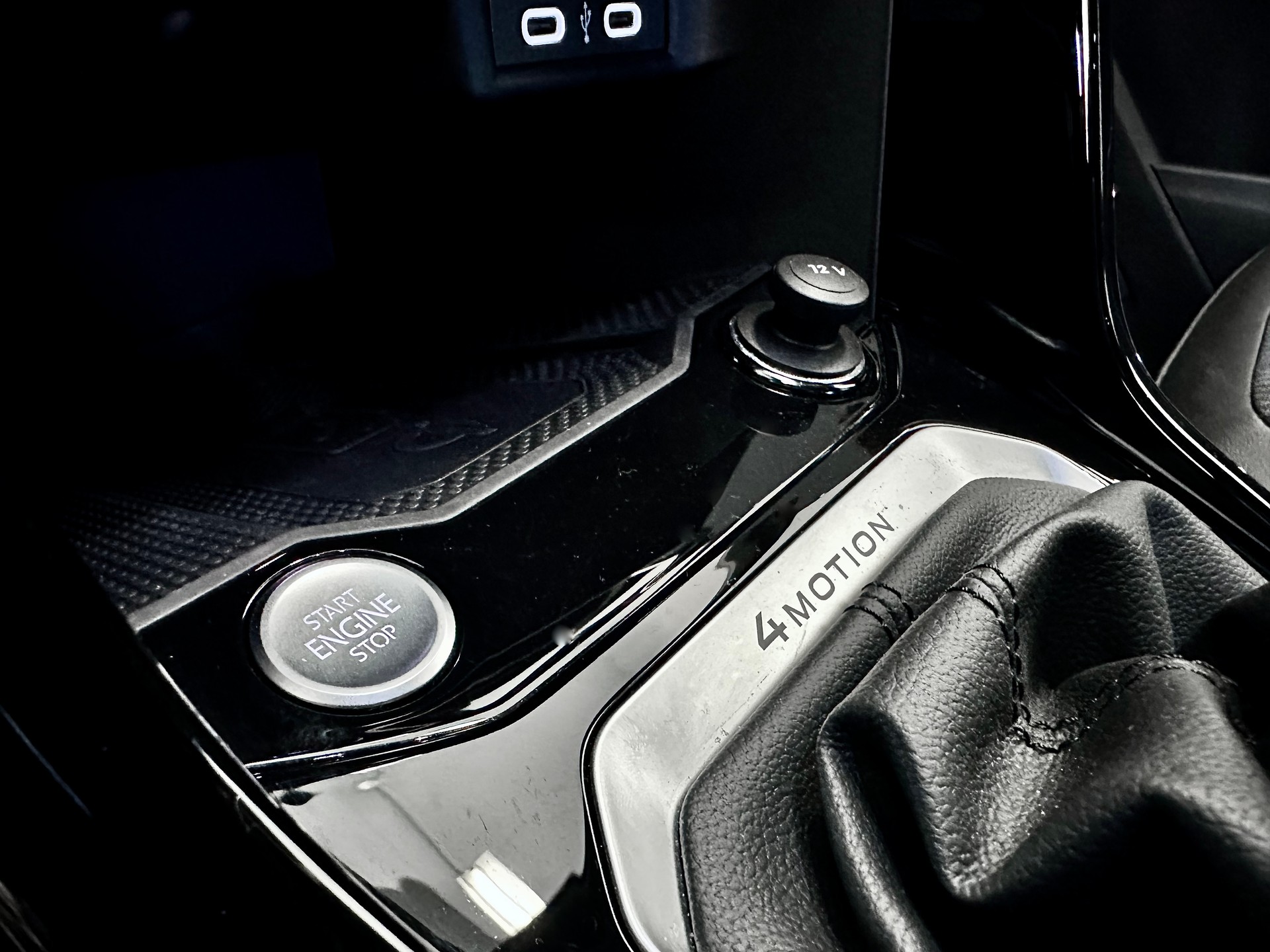 VW T-Roc 2.0 TSI R DSG 4Motion "Akrapovic"-image-21