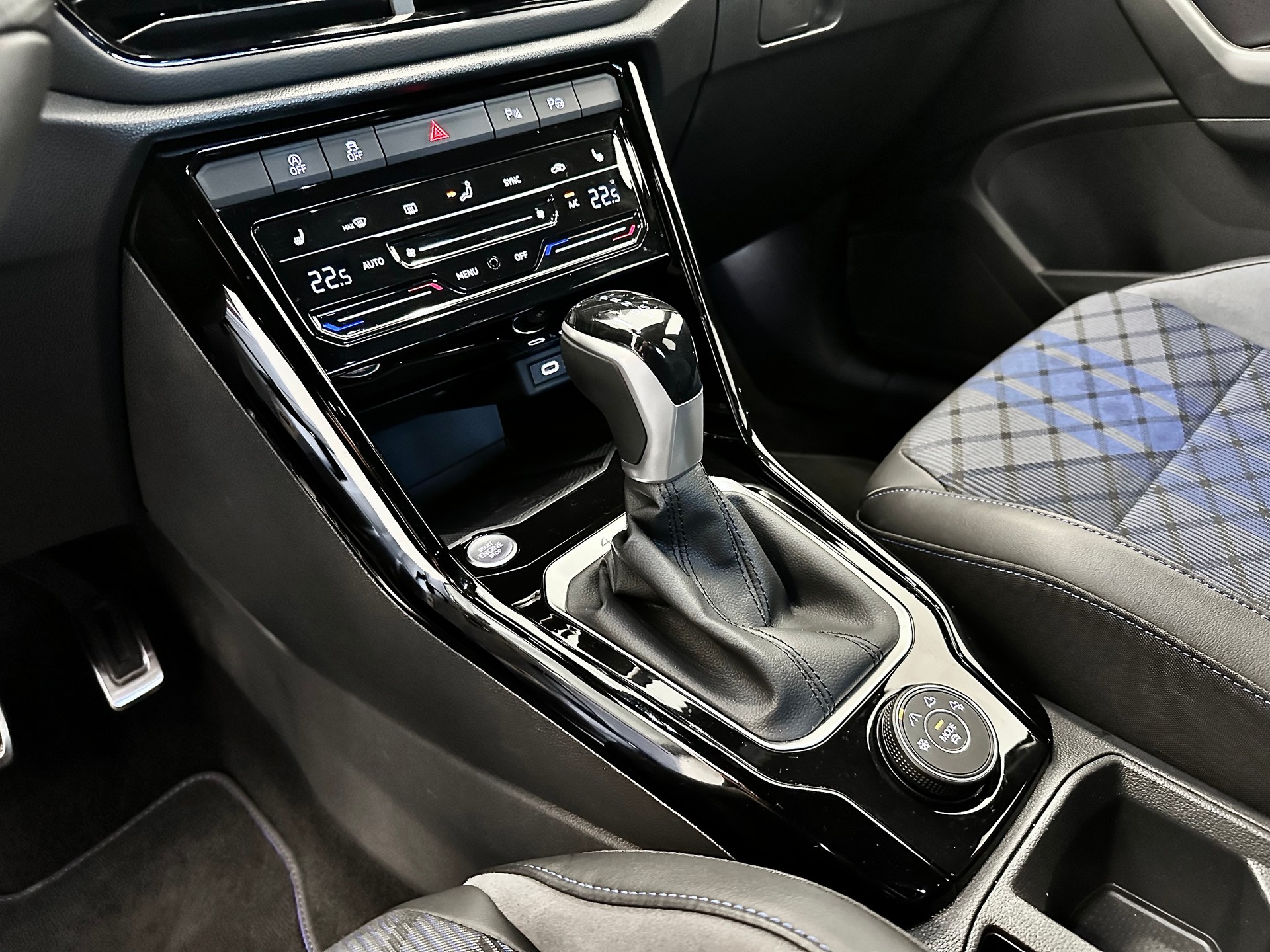 VW T-Roc 2.0 TSI R DSG 4Motion "Akrapovic"-image-17
