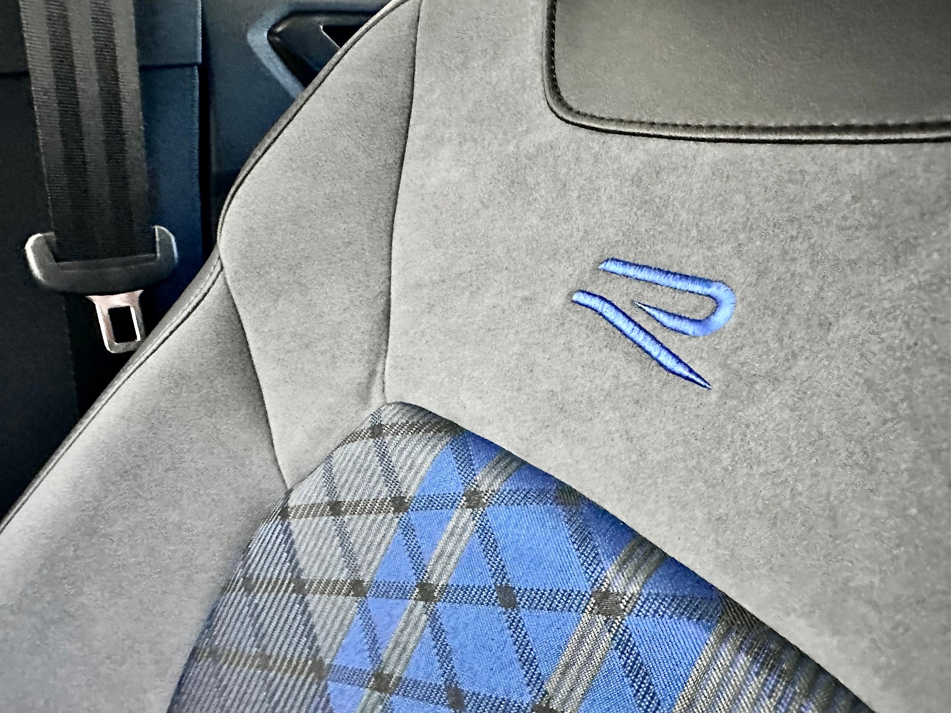 VW T-Roc 2.0 TSI R DSG 4Motion "Akrapovic"-image-23
