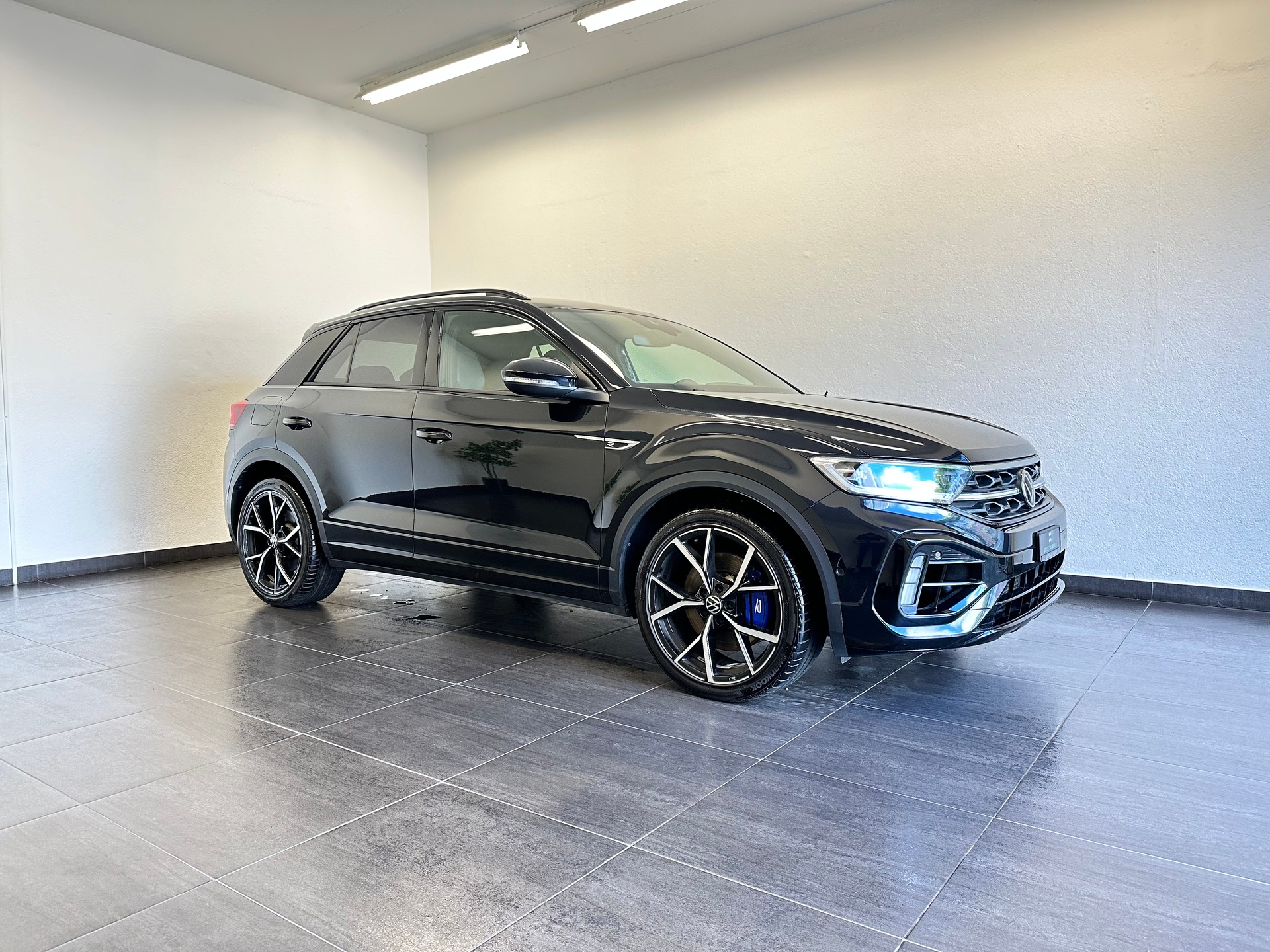 VW T-Roc 2.0 TSI R DSG 4Motion "Akrapovic"-image-0