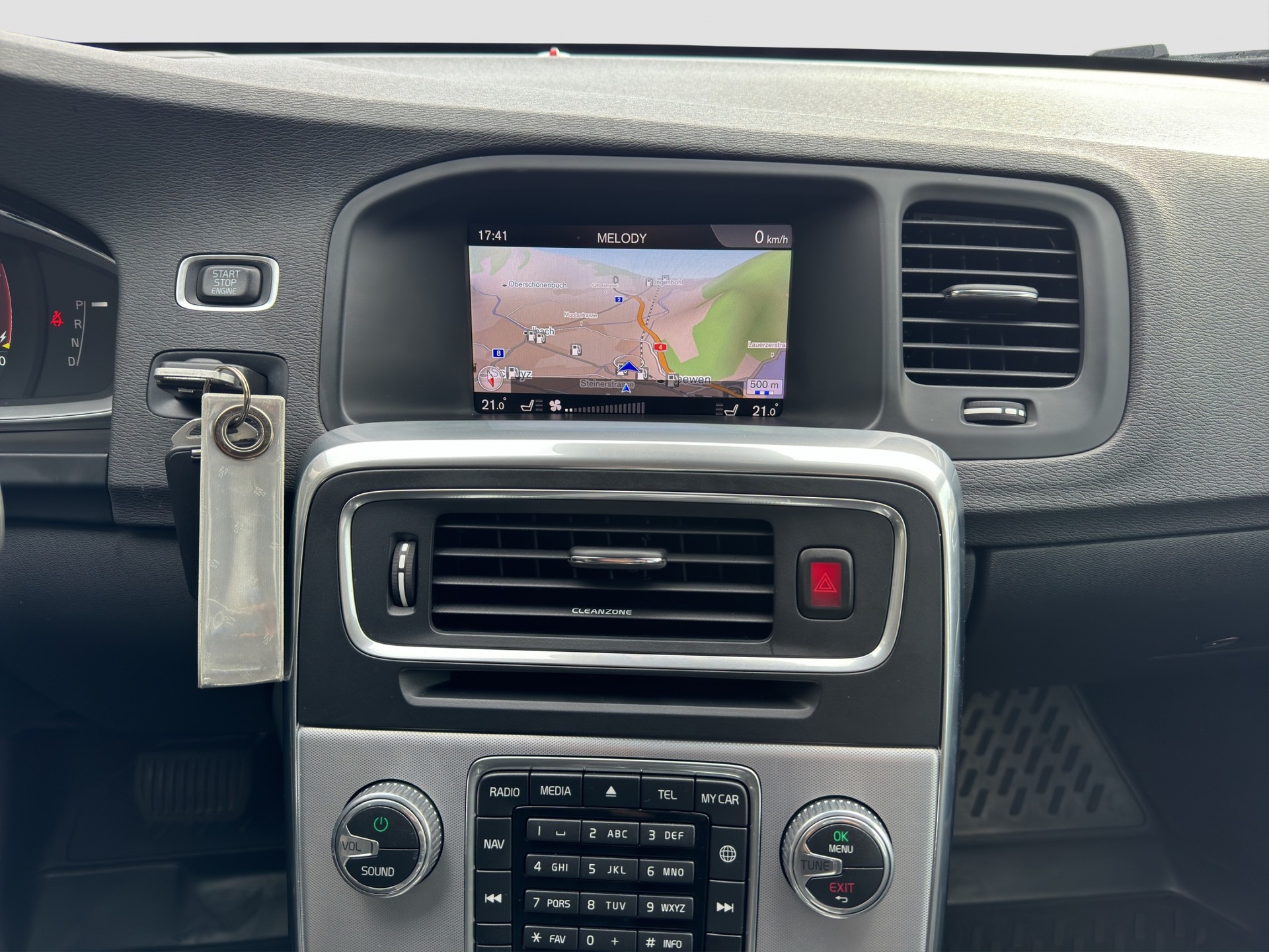 VOLVO V60 D6 AWD Plug-in Hybrid Momentum Geartronic-image-5