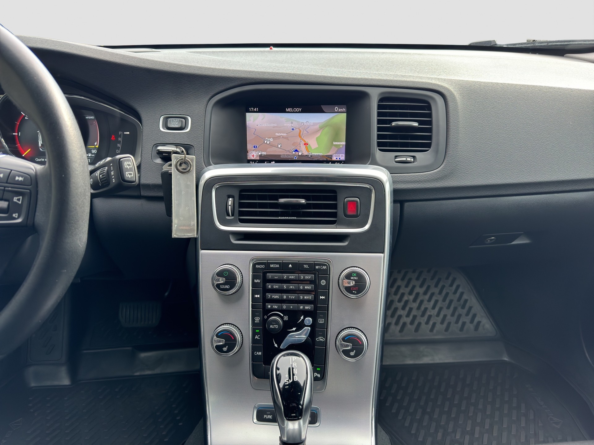 VOLVO V60 D6 AWD Plug-in Hybrid Momentum Geartronic-image-4