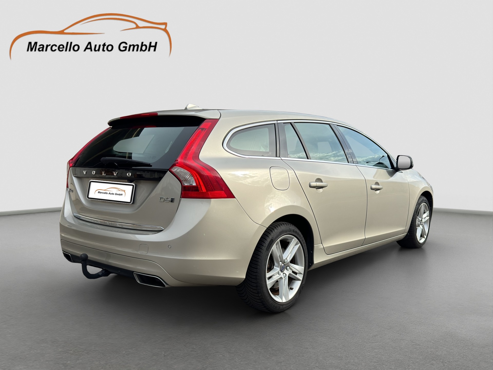 VOLVO V60 D6 AWD Plug-in Hybrid Momentum Geartronic-image-13