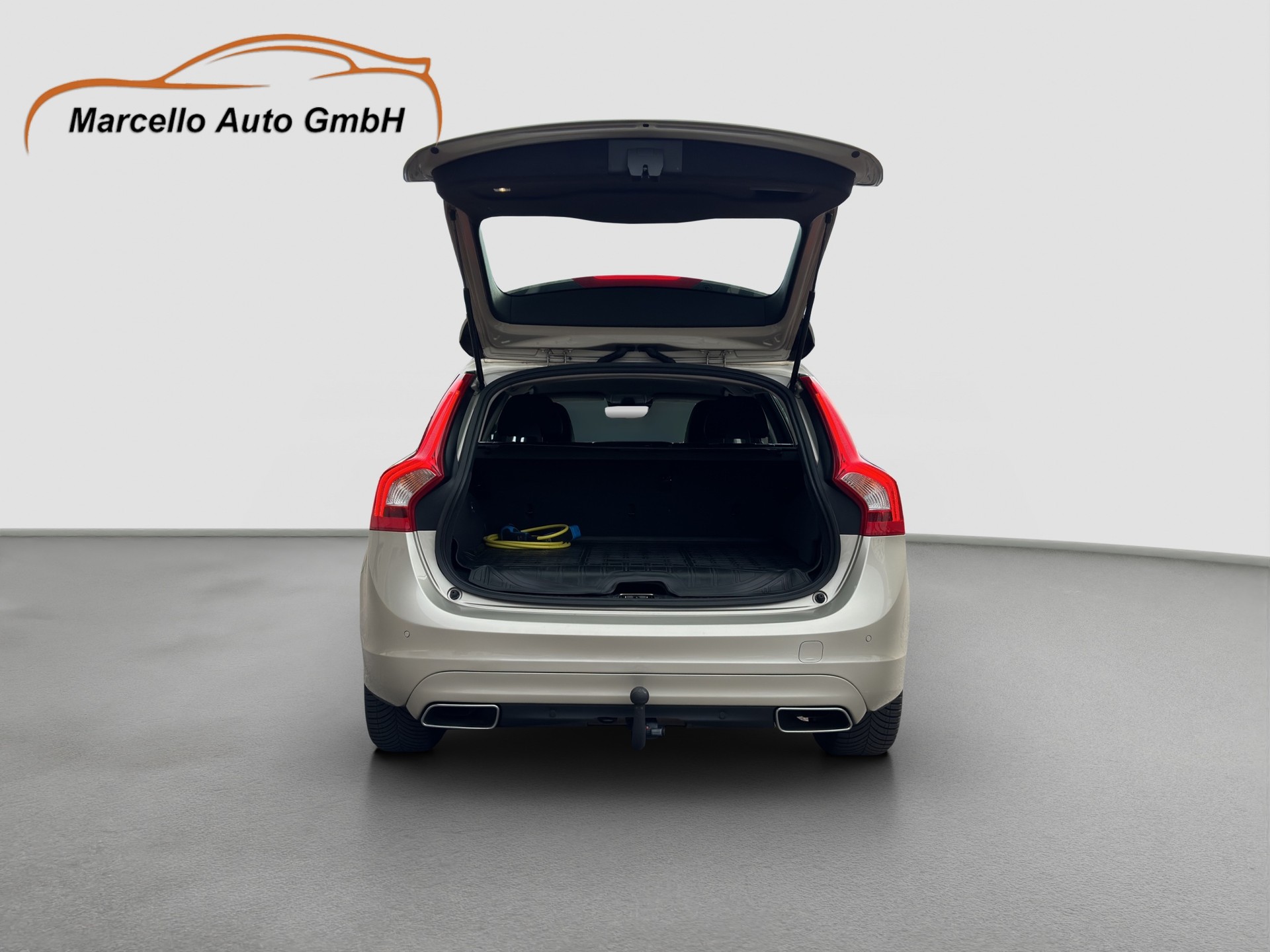 VOLVO V60 D6 AWD Plug-in Hybrid Momentum Geartronic-image-11