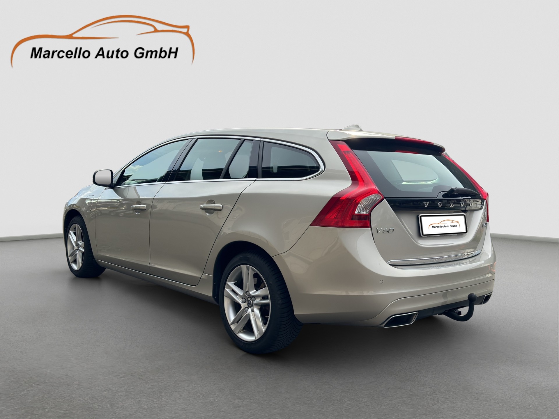 VOLVO V60 D6 AWD Plug-in Hybrid Momentum Geartronic-image-12