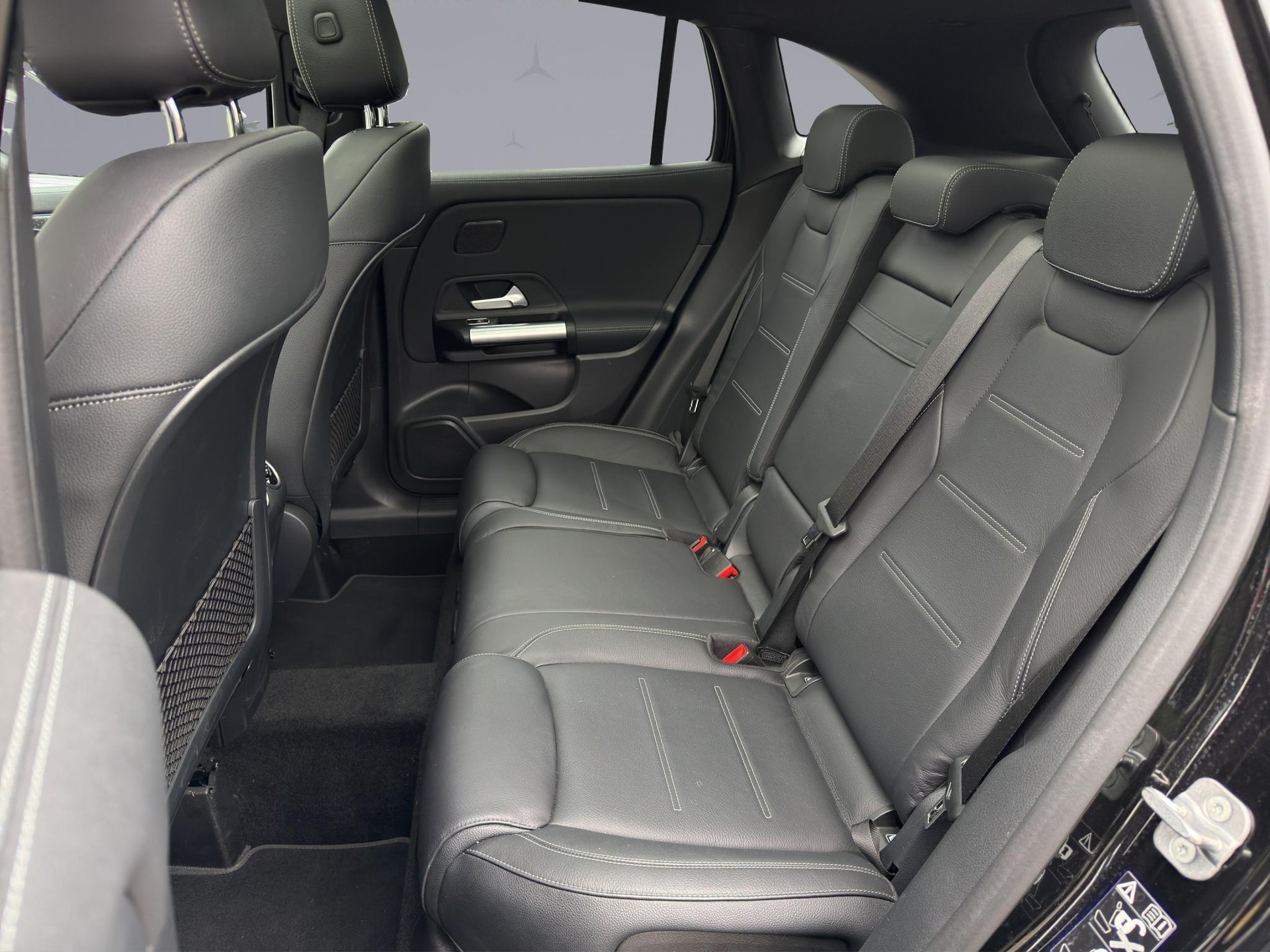 MERCEDES-BENZ GLA 35 AMG 4matic-image-11