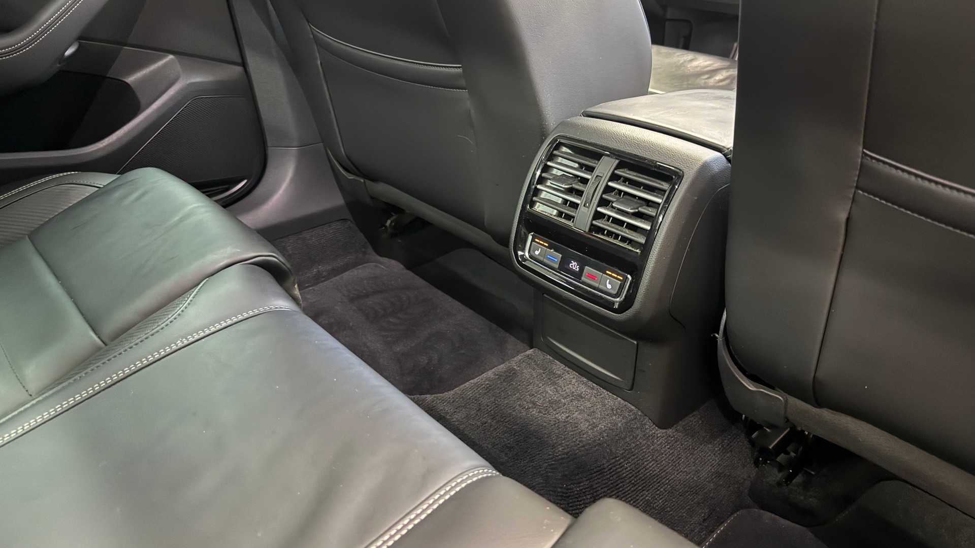 VW Passat 2.0 TDI BMT Highline, R-Line DSG 4Motion, frisch ab MFK, voller Ausstattung, Leder,Pano. AHK, 4X4, SH vo+hi, Garantie.-image-15
