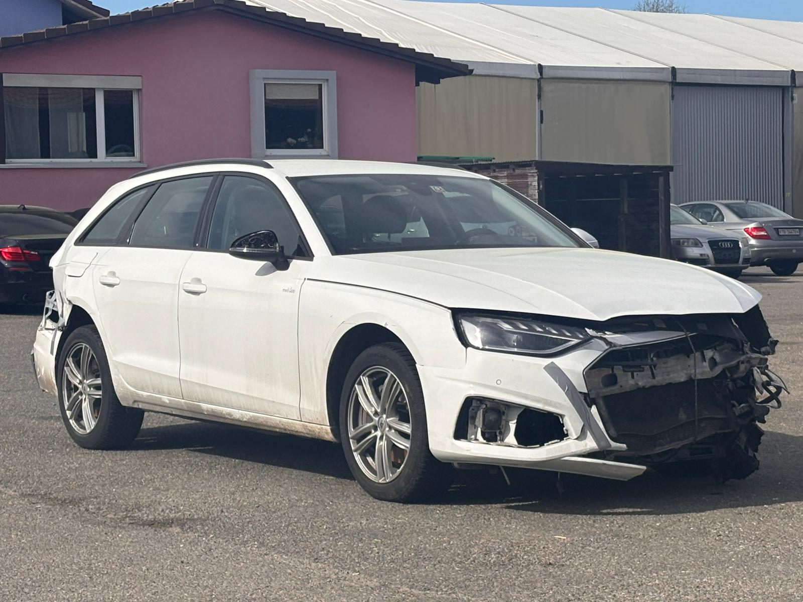 AUDI A4 Avant 40 TDI Attraction quattro S-tronic-image-2
