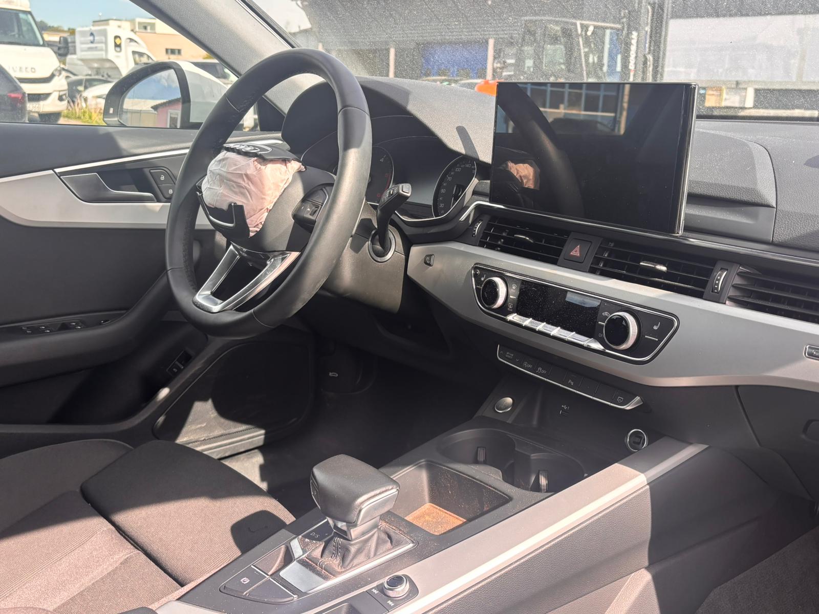 AUDI A4 Avant 40 TDI Attraction quattro S-tronic-image-12