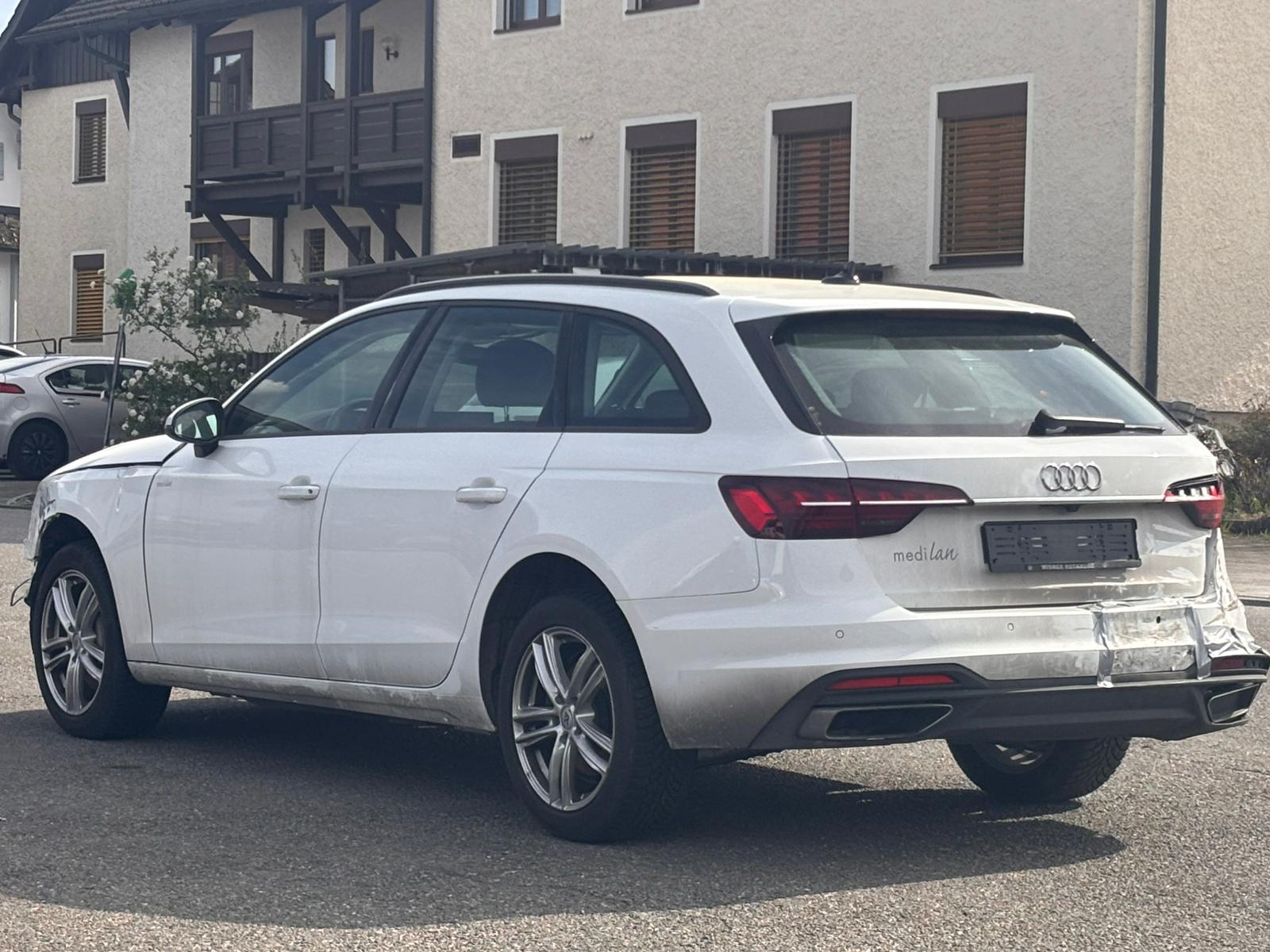 AUDI A4 Avant 40 TDI Attraction quattro S-tronic-image-6