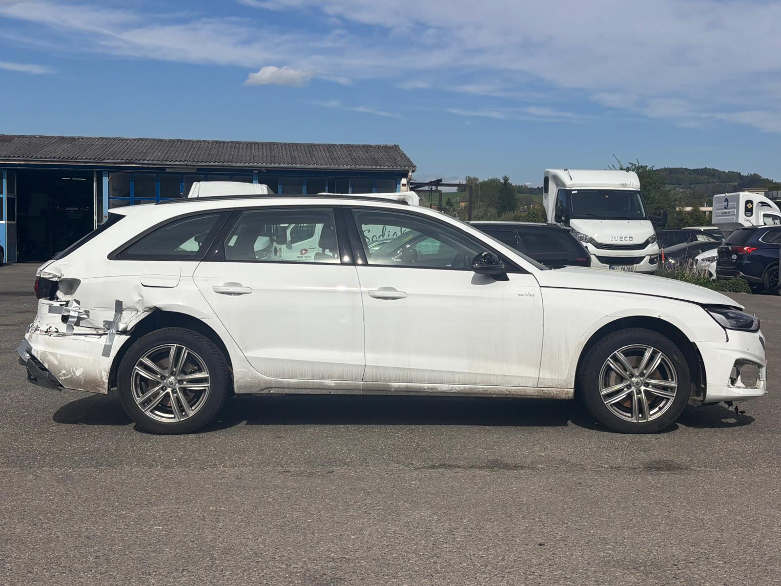 AUDI A4 Avant 40 TDI Attraction quattro S-tronic-image-3