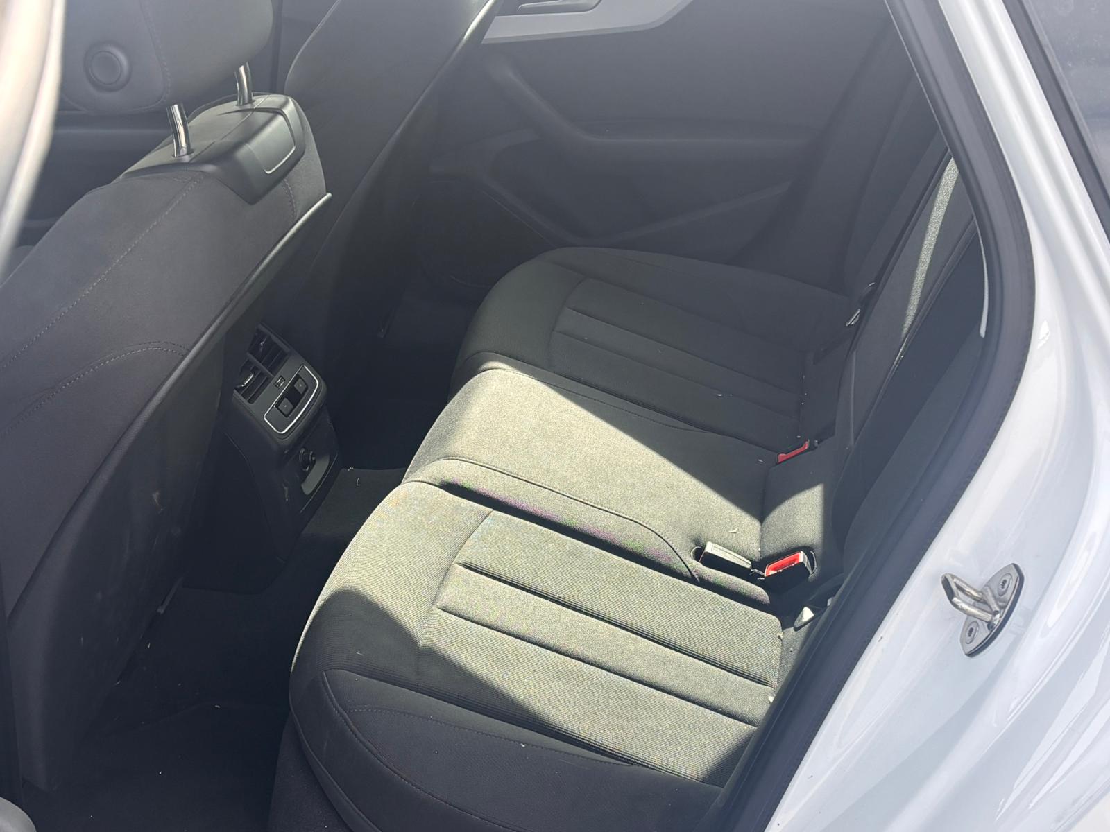 AUDI A4 Avant 40 TDI Attraction quattro S-tronic-image-11
