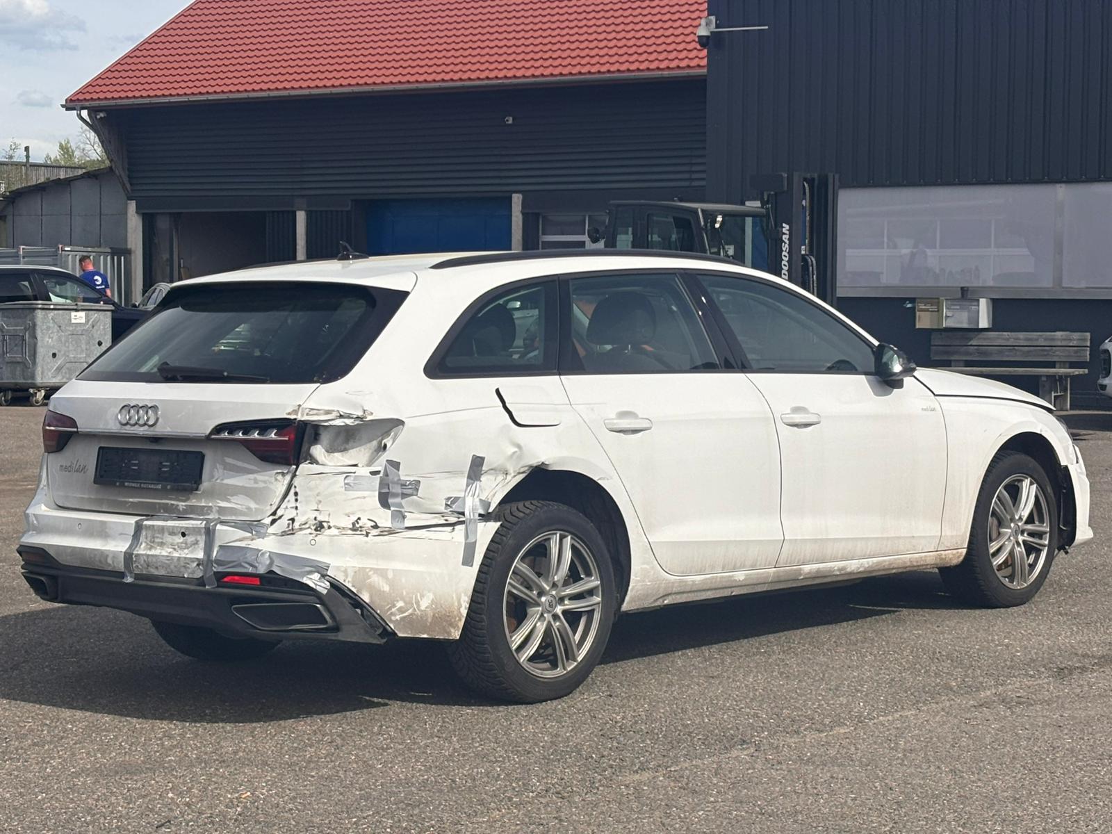 AUDI A4 Avant 40 TDI Attraction quattro S-tronic-image-4