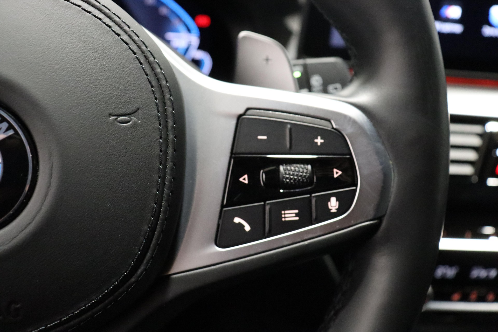 BMW 530e xDrive SAG Touring-image-18
