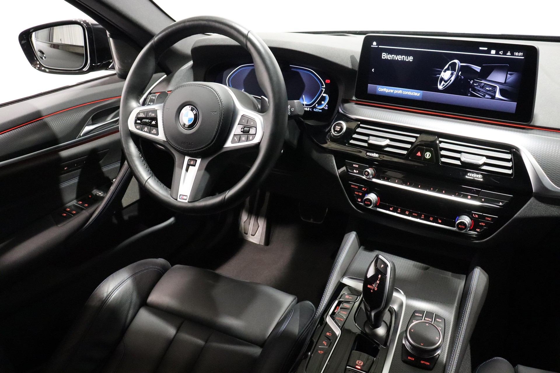 BMW 530e xDrive SAG Touring-image-9
