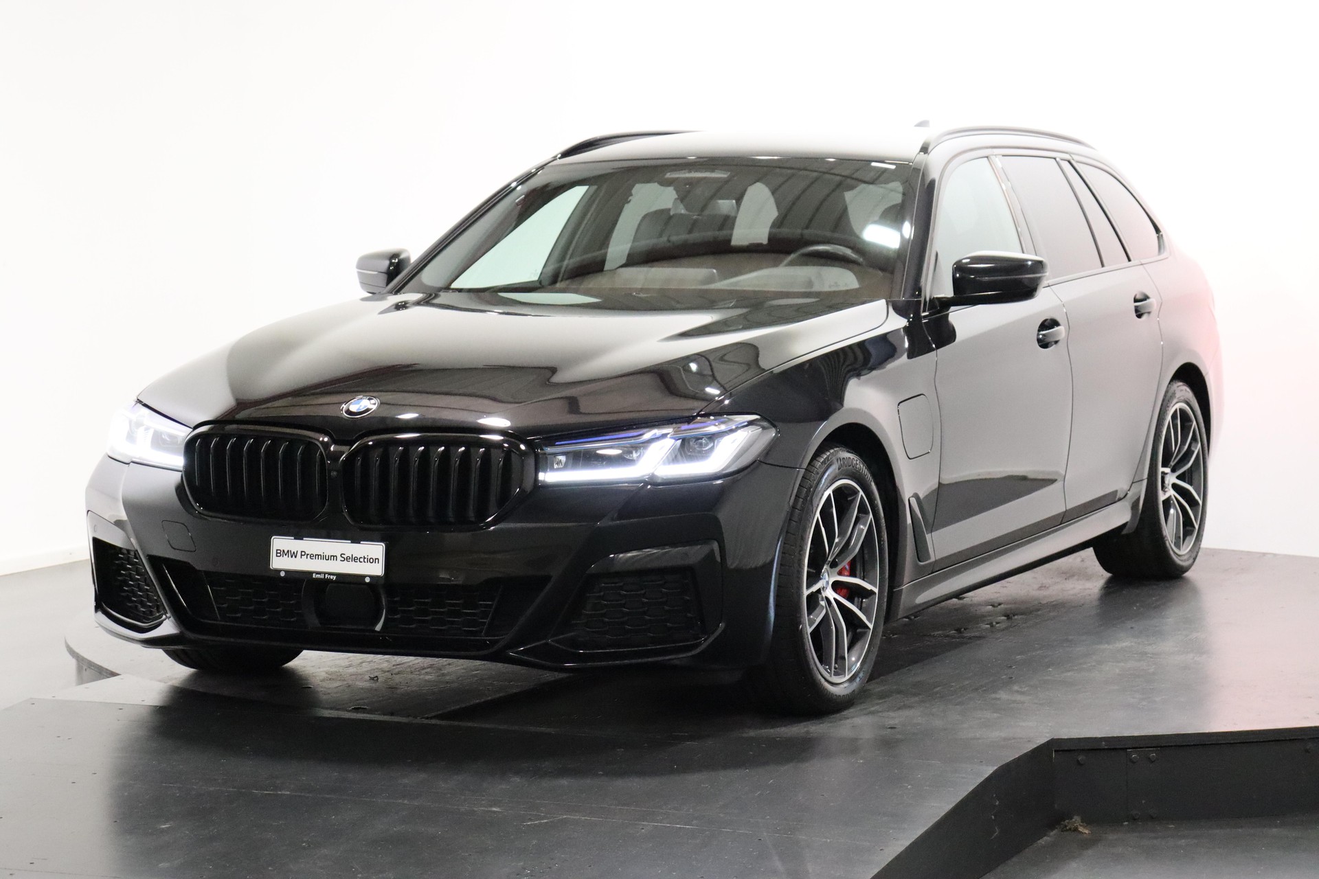 BMW 530e xDrive SAG Touring-image-0