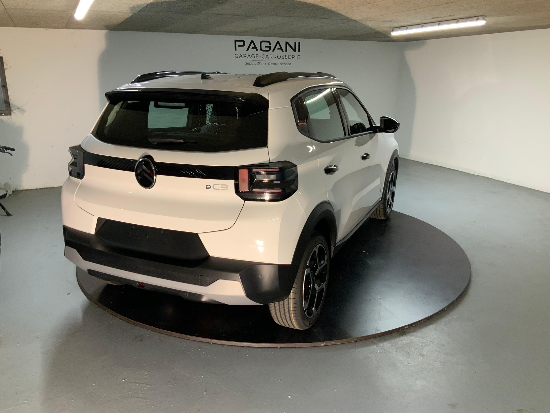 CITROEN e-C3 44kWh Van-image-8