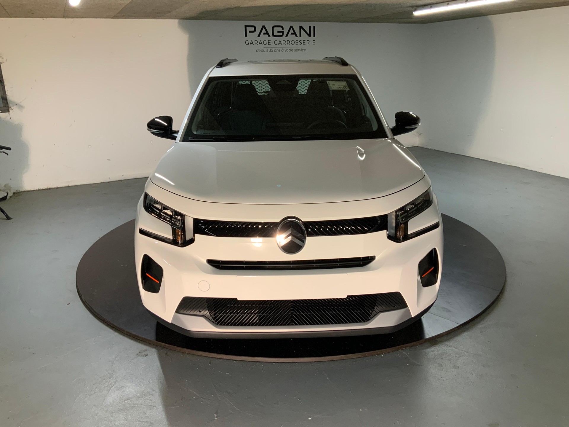 CITROEN e-C3 44kWh Van-showroom-element-1