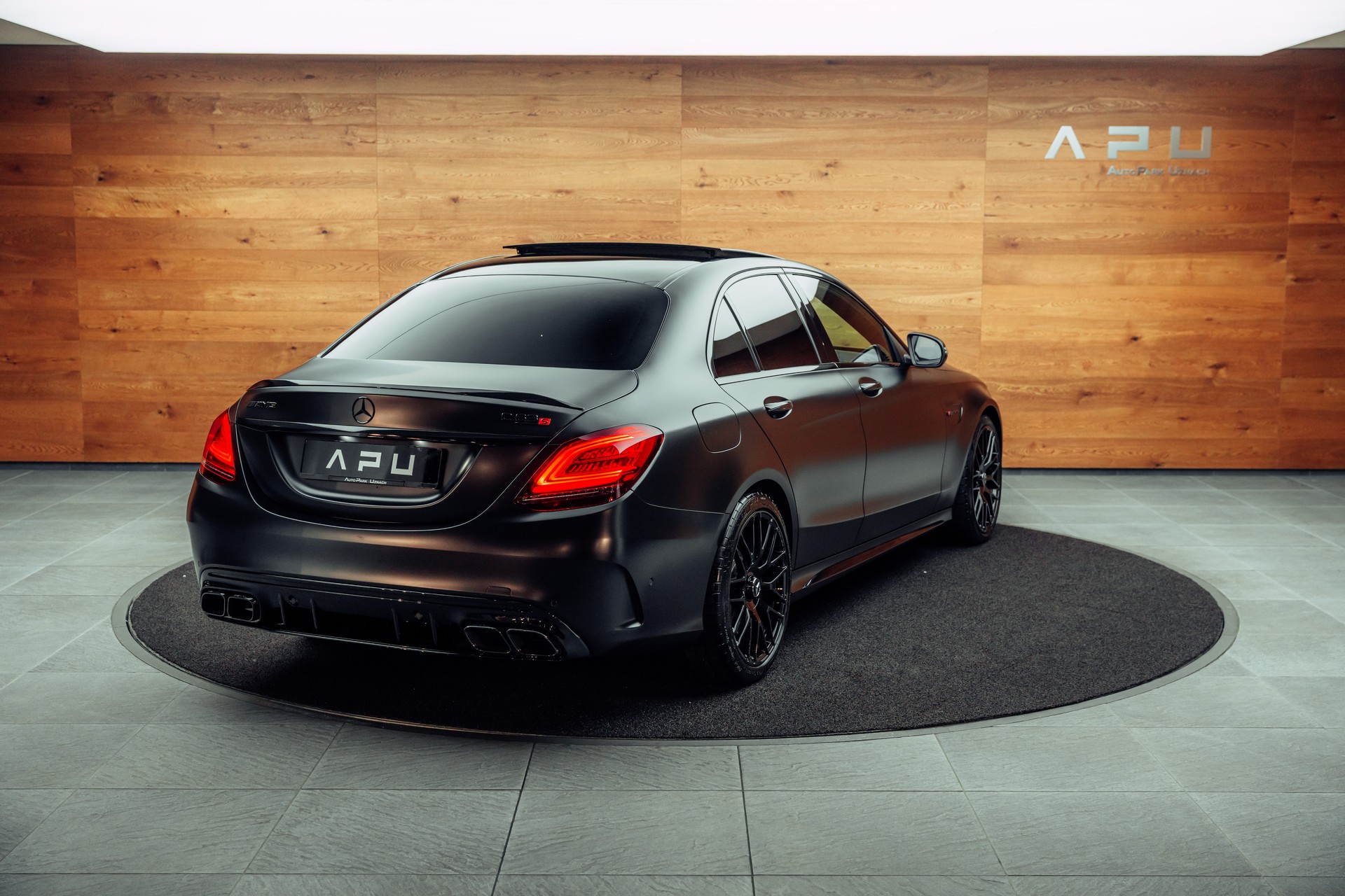 MERCEDES-BENZ C 63 S AMG Speedshift-image-1