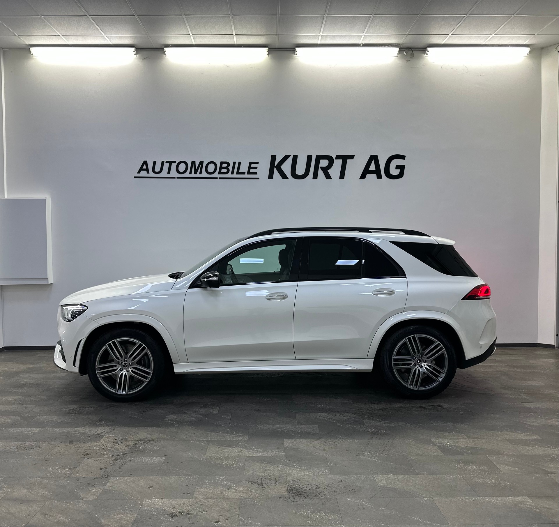 MERCEDES-BENZ GLE 450 4Matic AMG Line 9G-Tronic-image-2