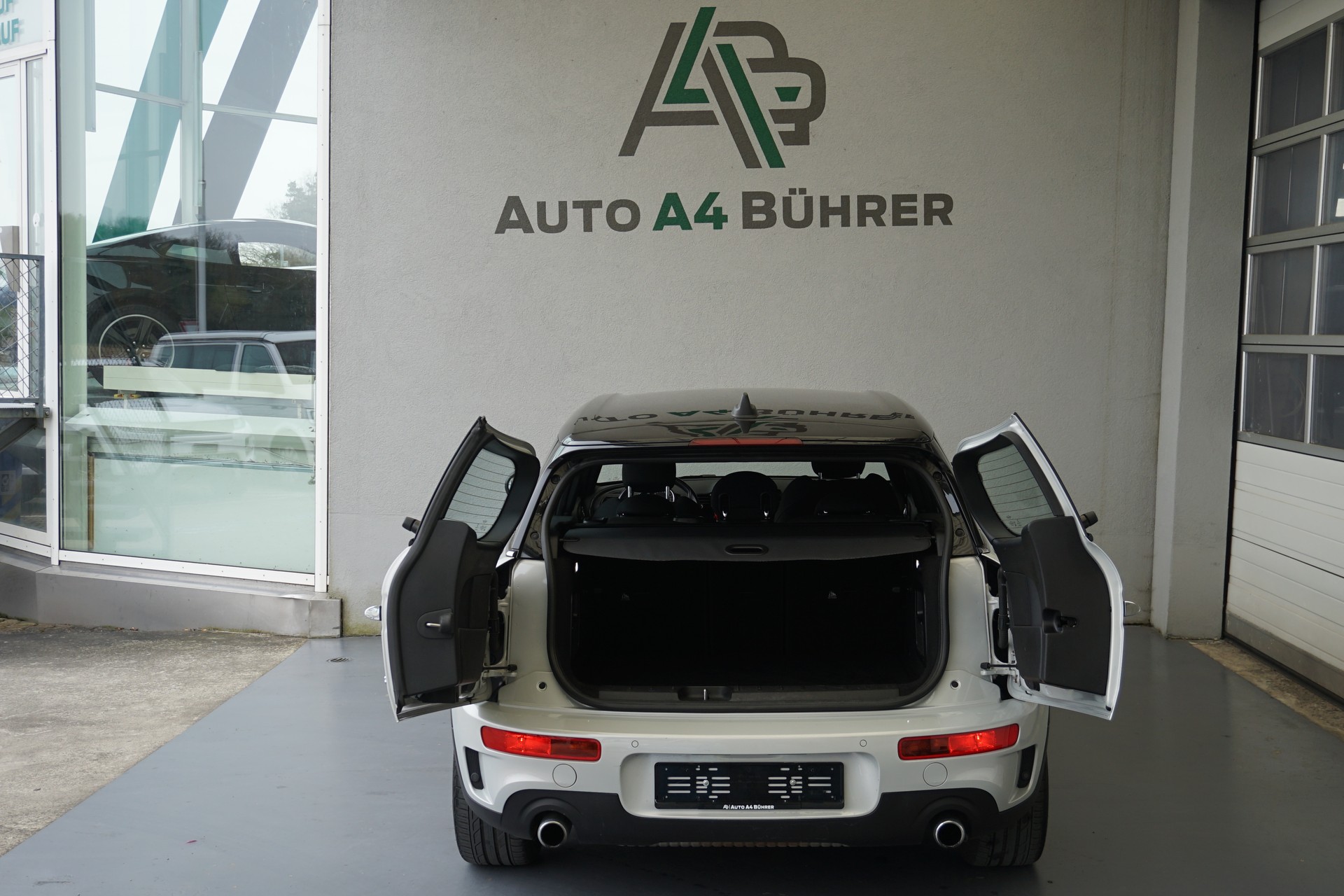 MINI Clubman Cooper S 2,0 T ALL4 192PS Automat-image-11
