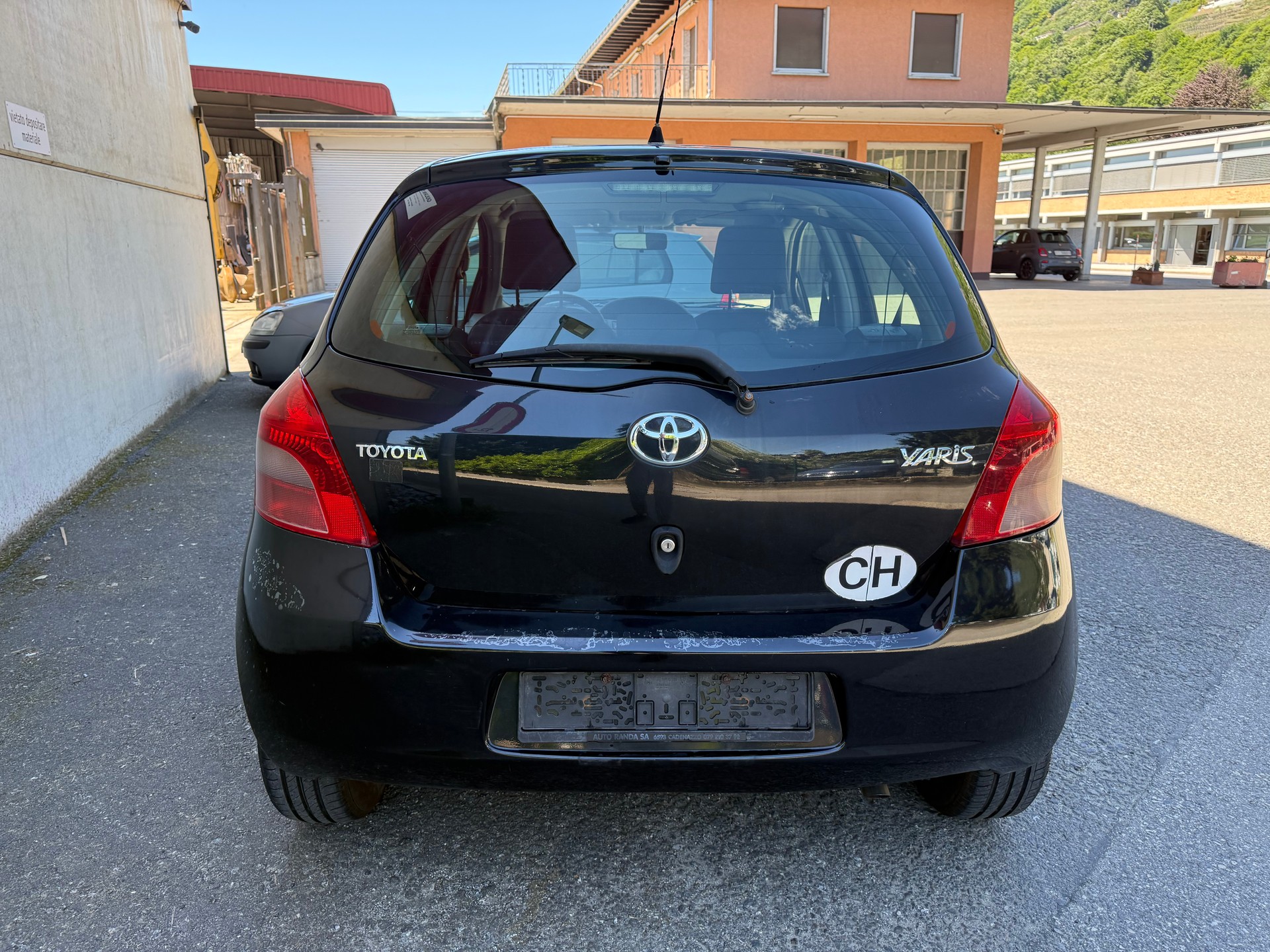 TOYOTA Yaris 1.3 City-image-4