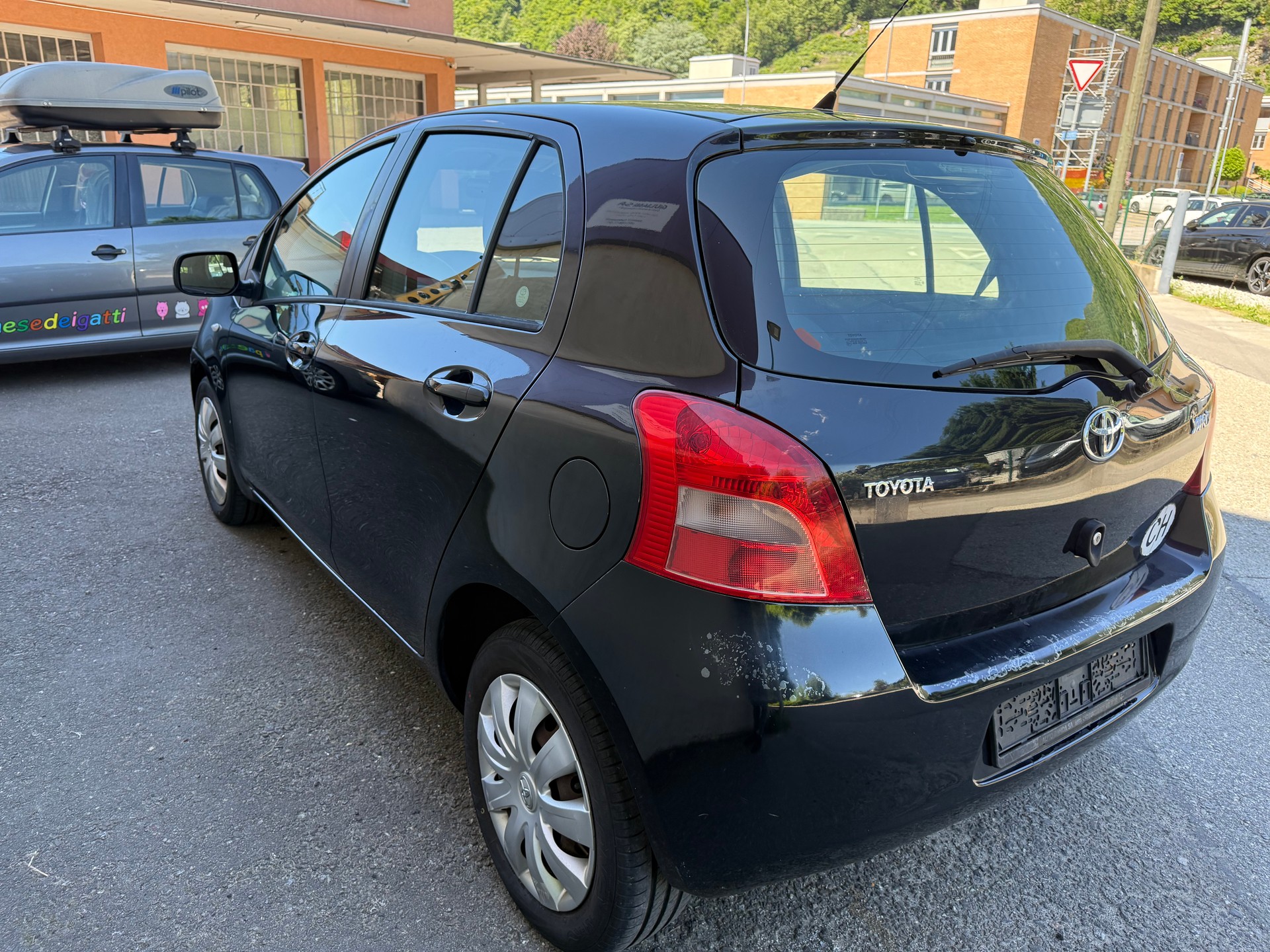 TOYOTA Yaris 1.3 City-image-5