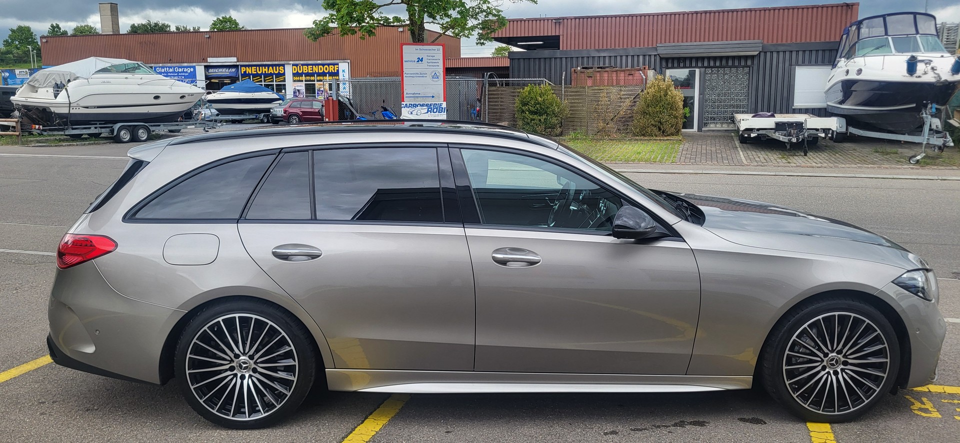 MERCEDES-BENZ C 220 d T AMG Line-image-14