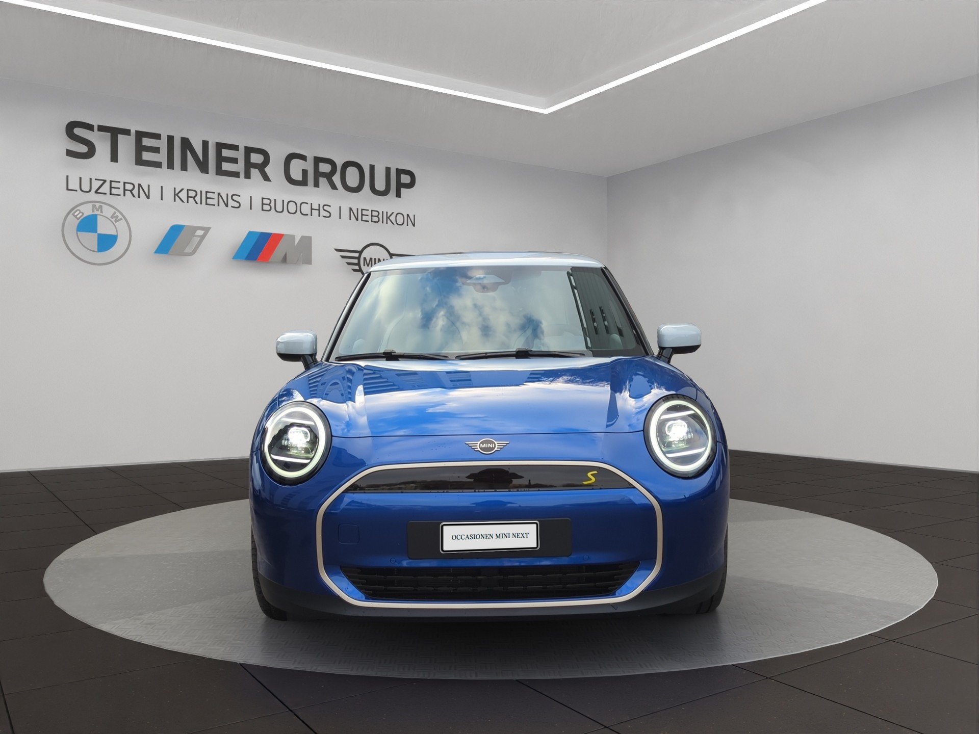 MINI Cooper SE-showroom-element-2
