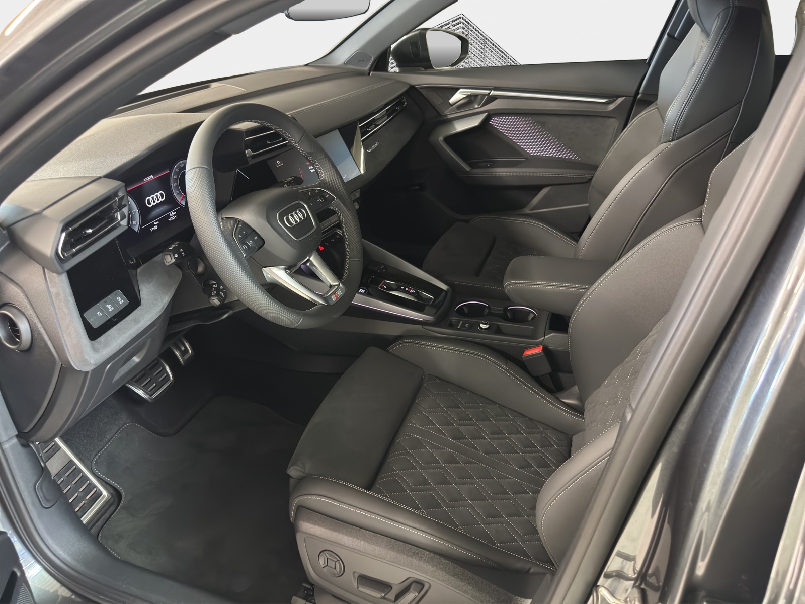 AUDI A3 Sportback TFSI 150 kW quattro S line S tronic-image-9