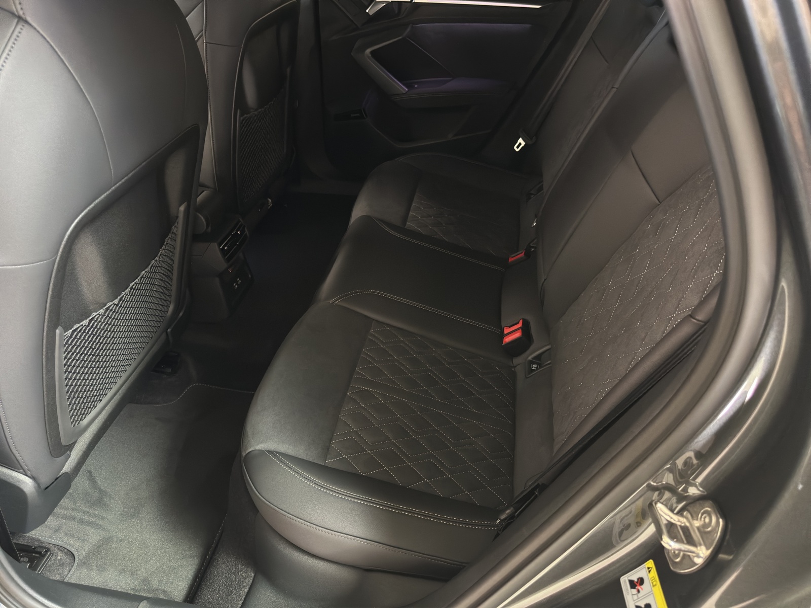 AUDI A3 Sportback TFSI 150 kW quattro S line S tronic-image-11