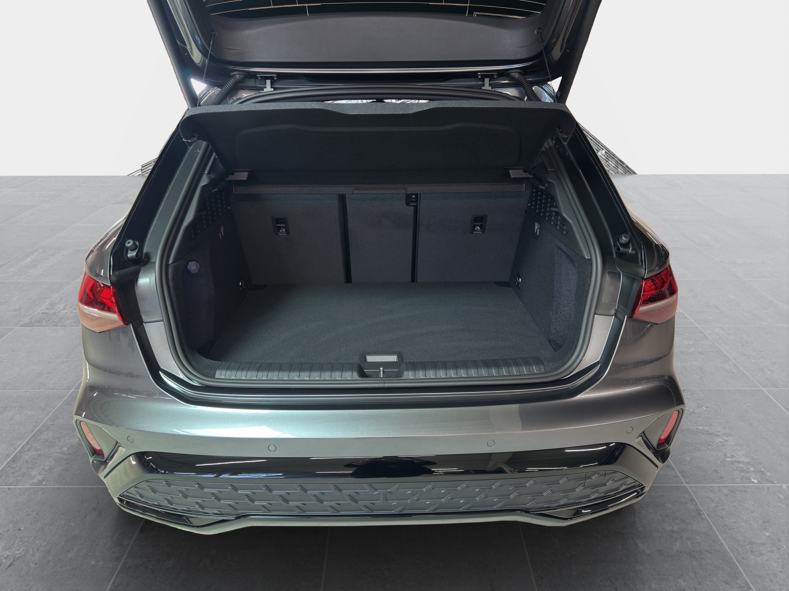 AUDI A3 Sportback TFSI 150 kW quattro S line S tronic-image-12