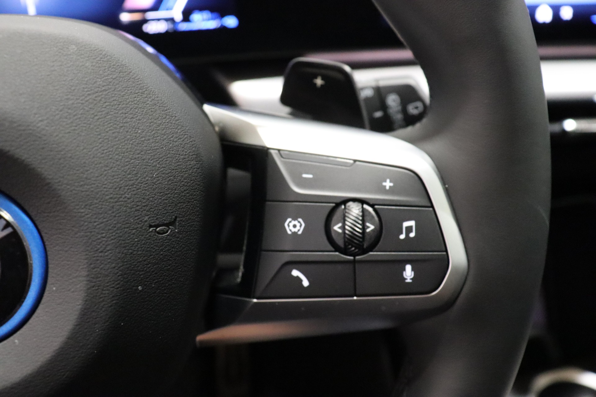 BMW X1 30e xDrive paddles-image-19