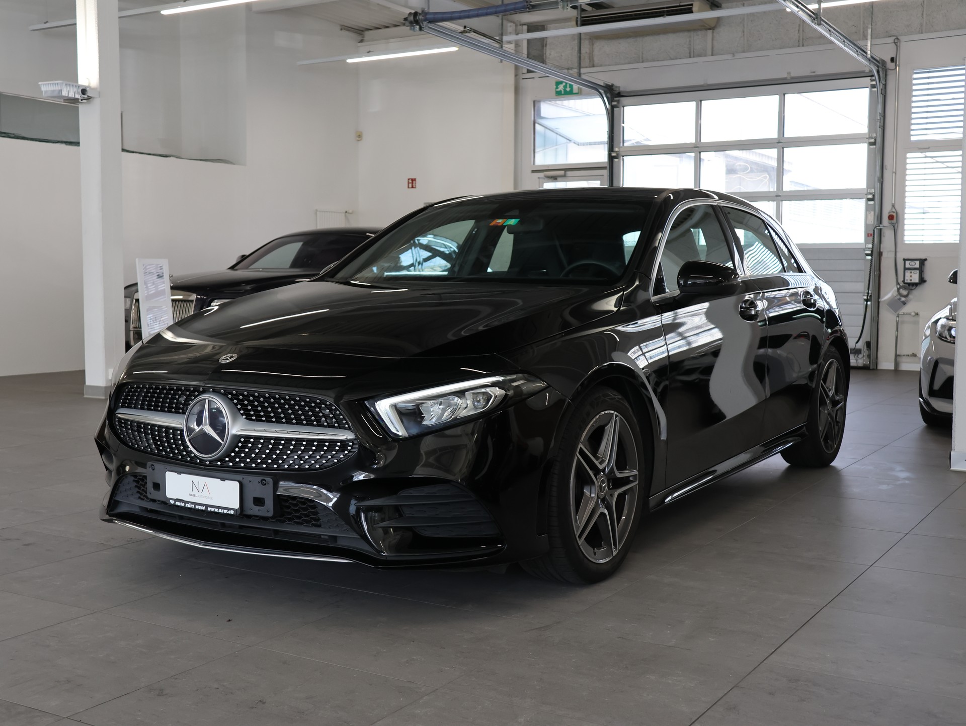 MERCEDES-BENZ A 180 d AMG Line *Rückfahrkamera* *Sitzheizung* *Command Touch*-showroom-element-3
