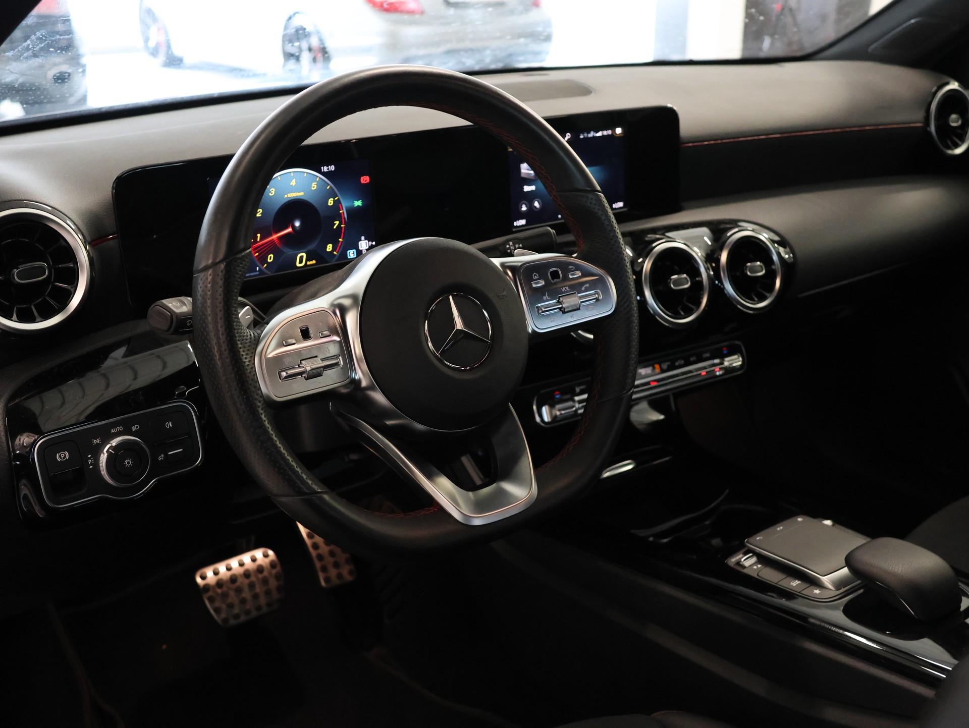 MERCEDES-BENZ A 180 d AMG Line *Rückfahrkamera* *Sitzheizung* *Command Touch*-image-16