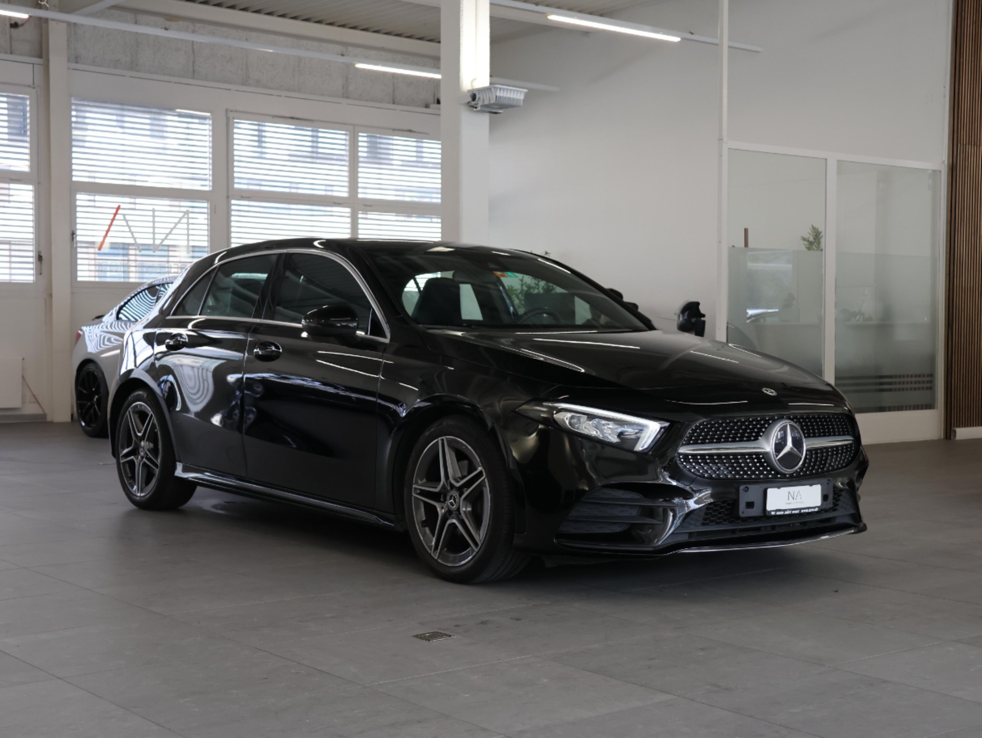 MERCEDES-BENZ A 180 d AMG Line *Rückfahrkamera* *Sitzheizung* *Command Touch*-showroom-element-1
