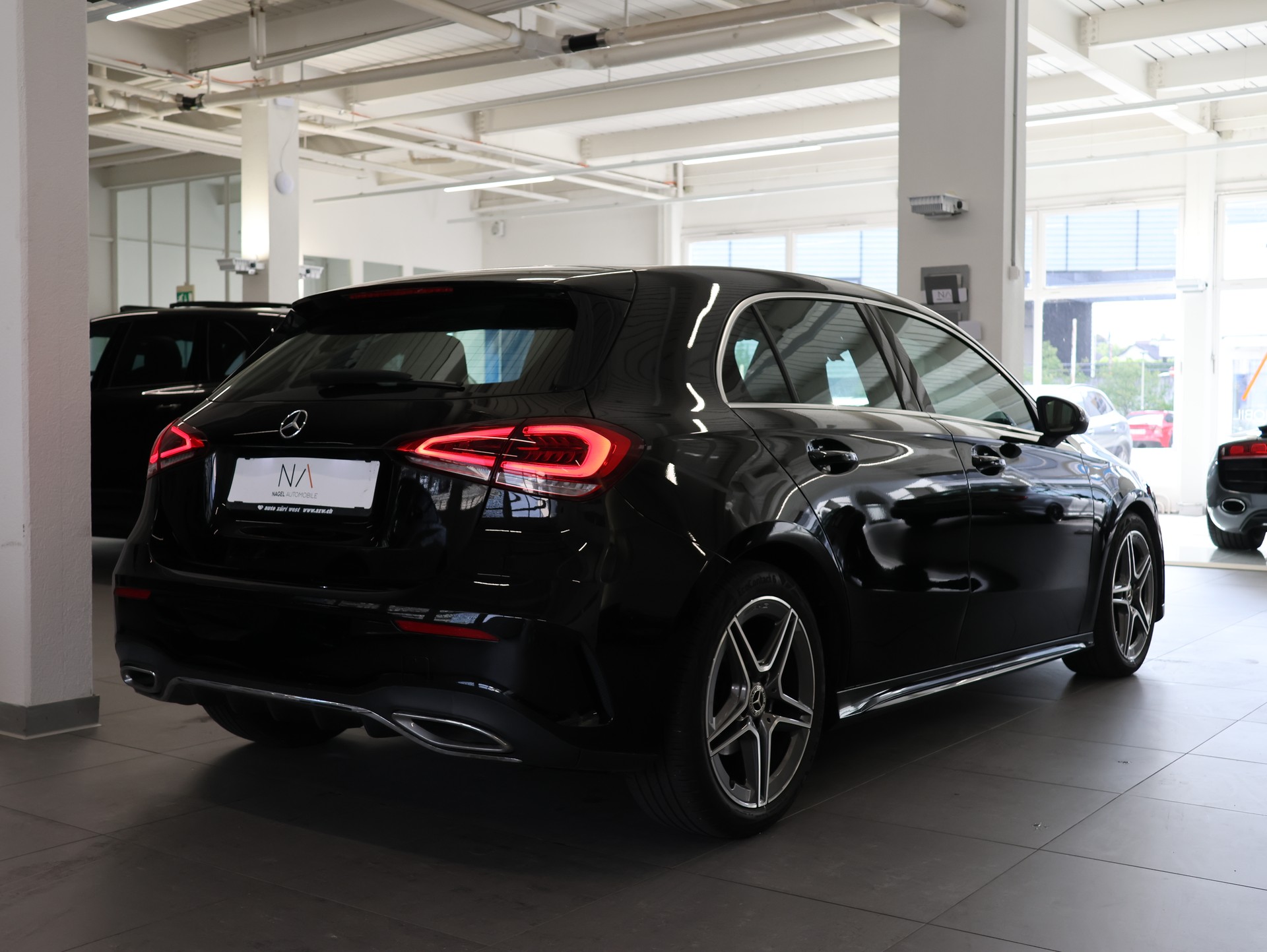 MERCEDES-BENZ A 180 d AMG Line *Rückfahrkamera* *Sitzheizung* *Command Touch*-image-4