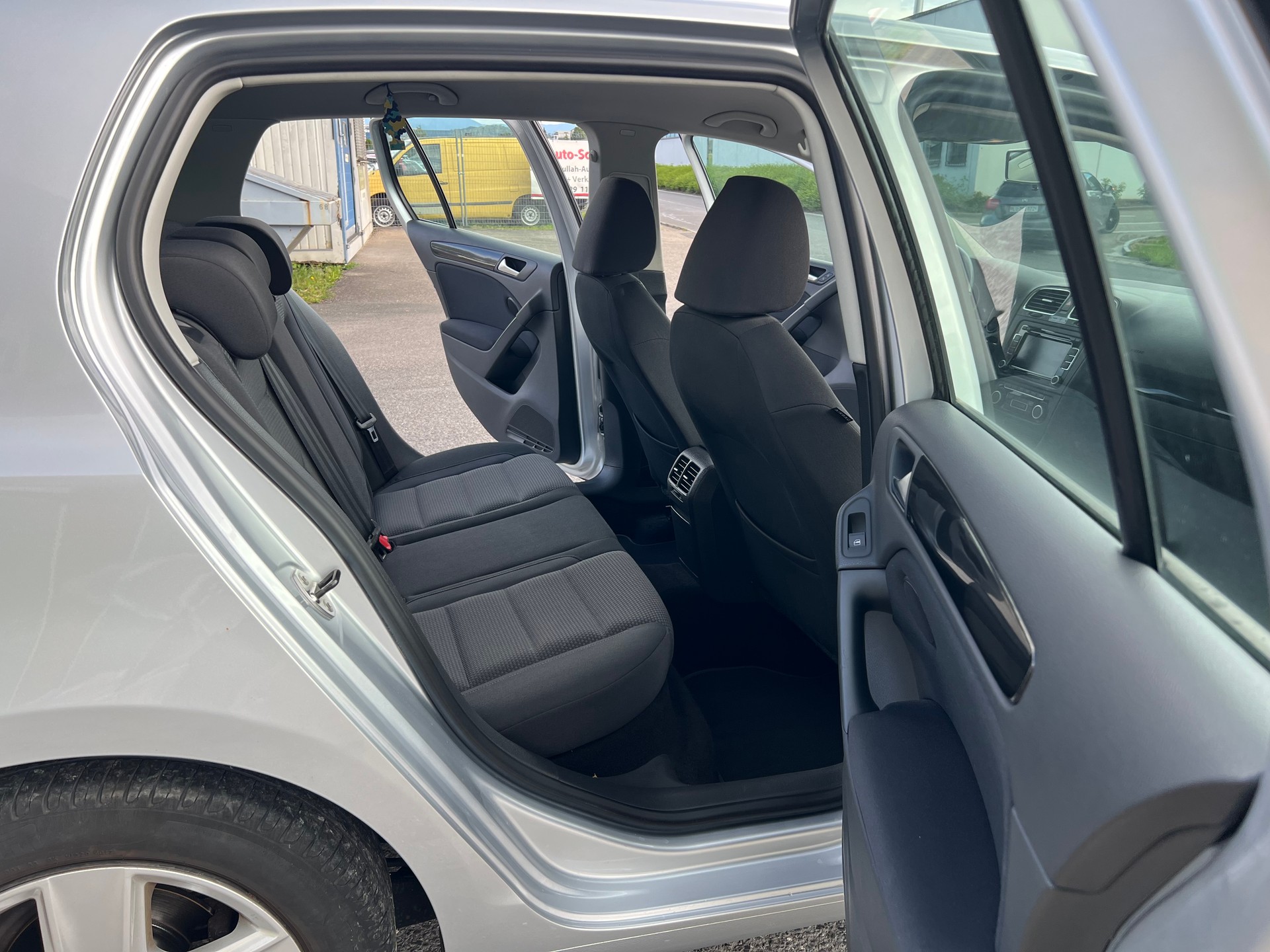 VW Golf 2.0 TDI Highline-image-11