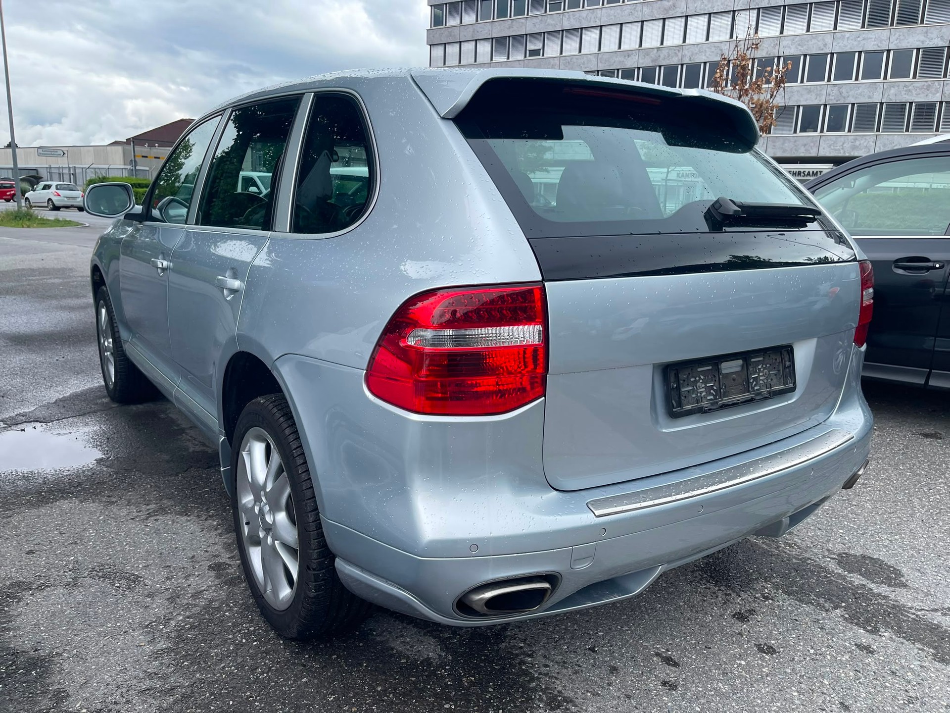 PORSCHE Cayenne-image-2